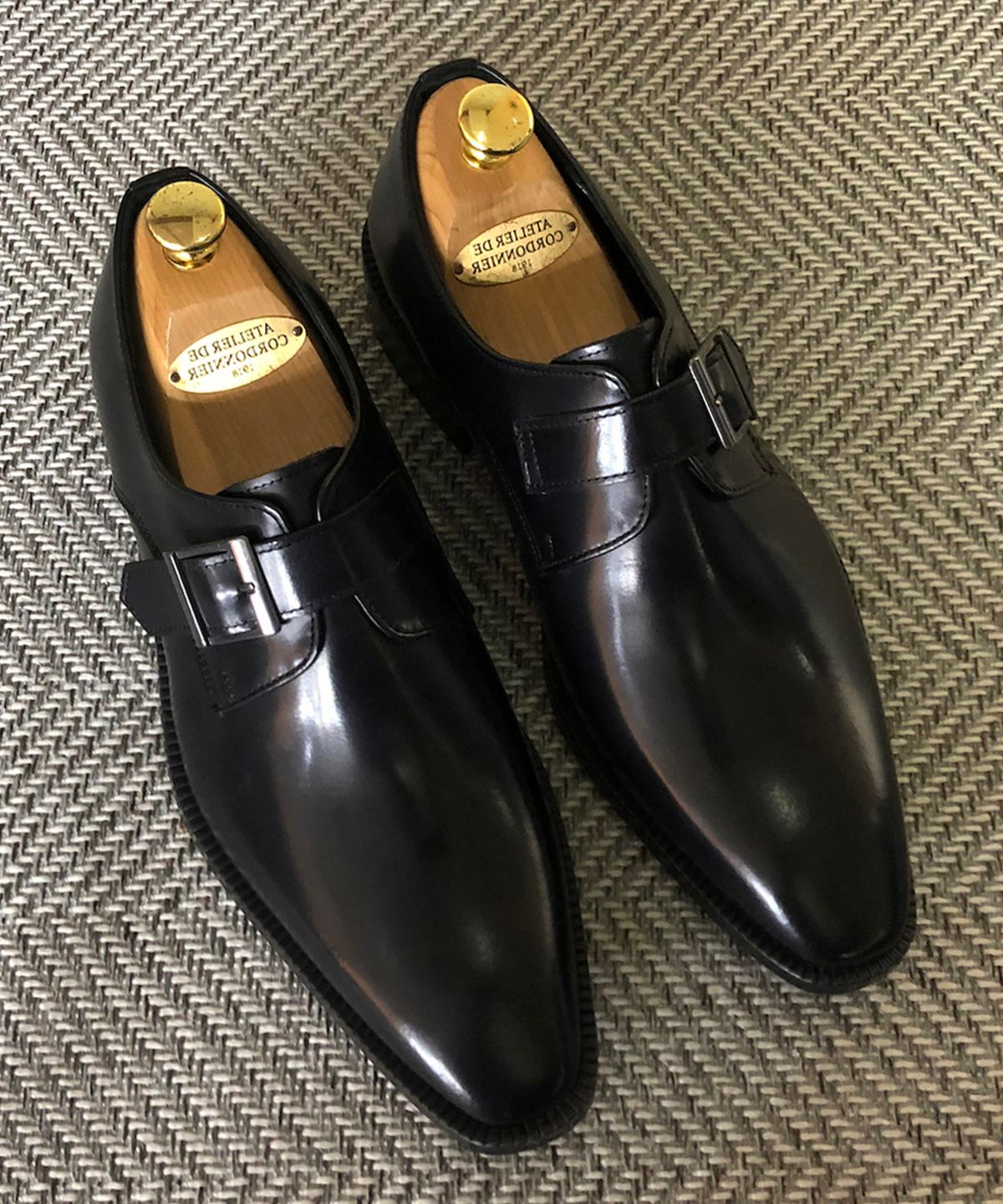 조앤슈(JOENSHOE) 웨인쇼터 투 싱글 몽크스트랩 블랙