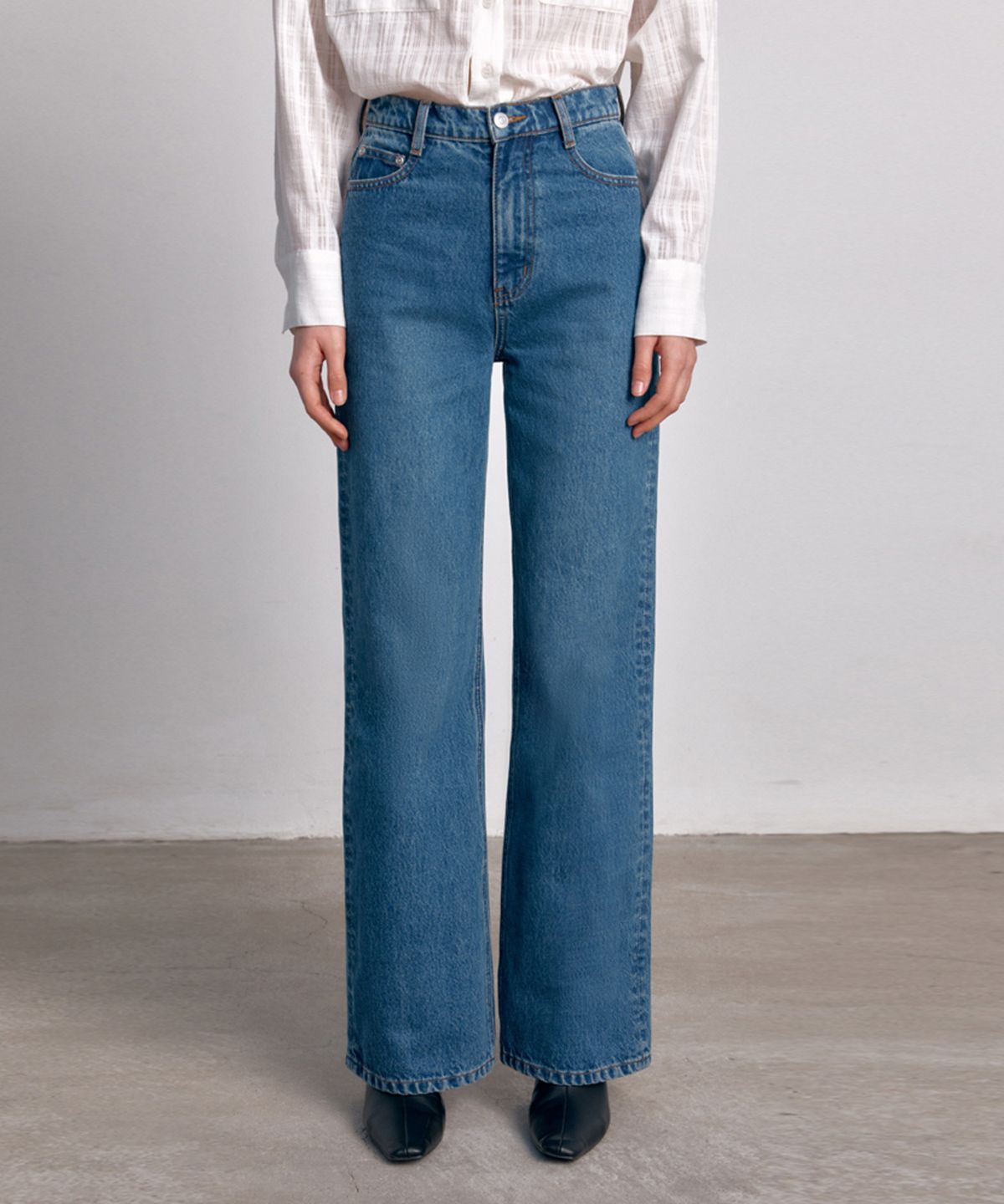 아바몰리(AVA MOLLI) ESSENTIAL STRAIGHT DENIM PT (MID BLUE)