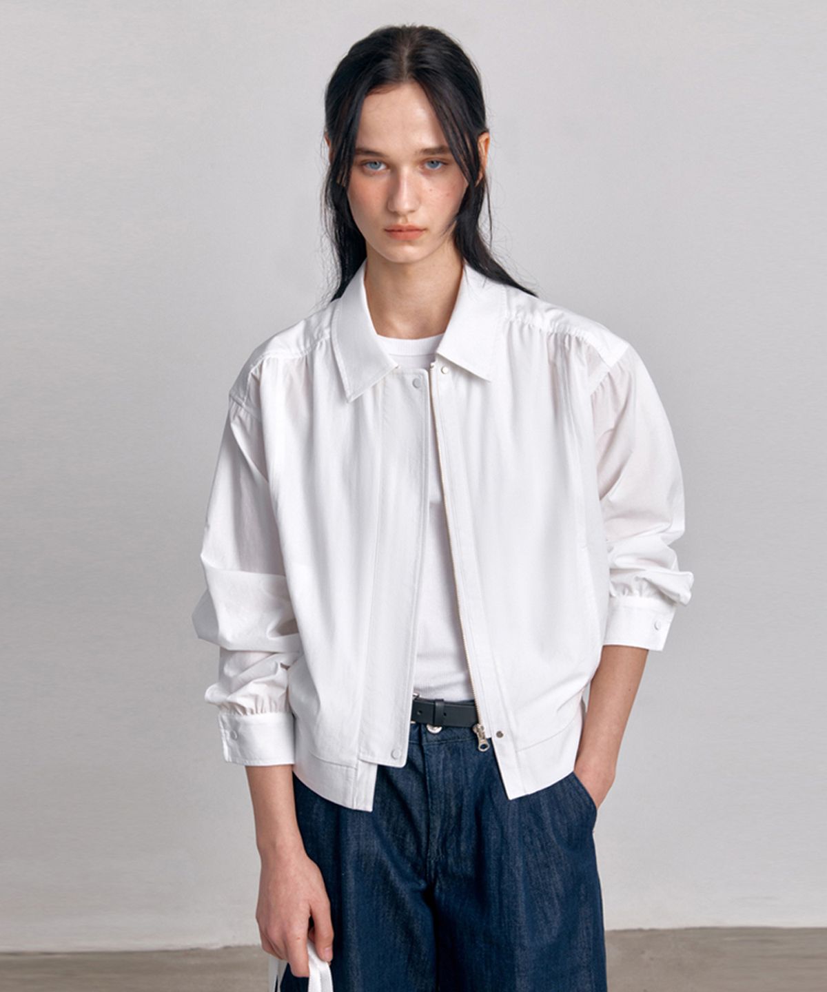 아바몰리(AVA MOLLI) SHIRRING BLOUSON JUMPER (WHITE)