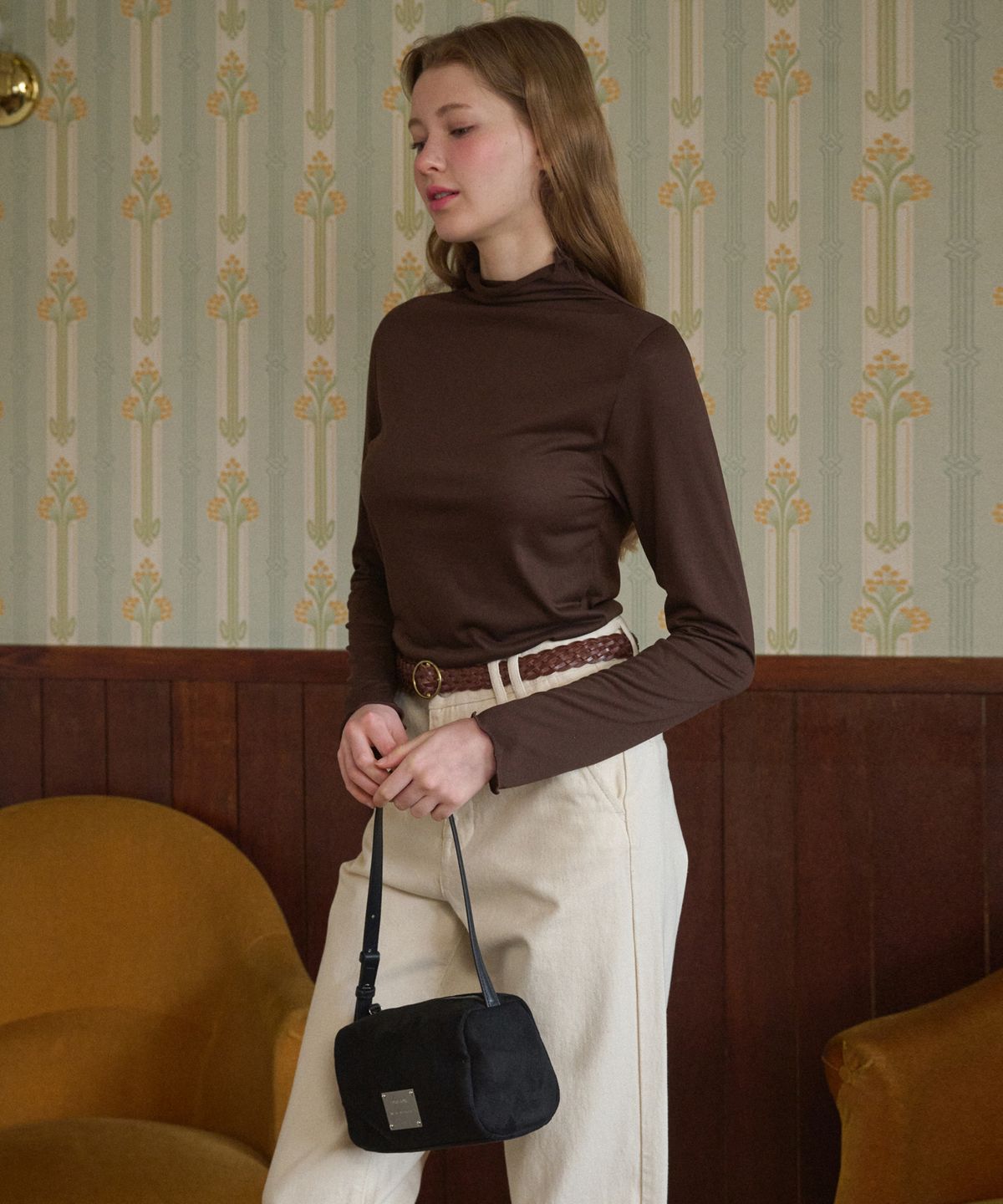 로시로우(LOSSYROW) Square plate Bag Velvety  black