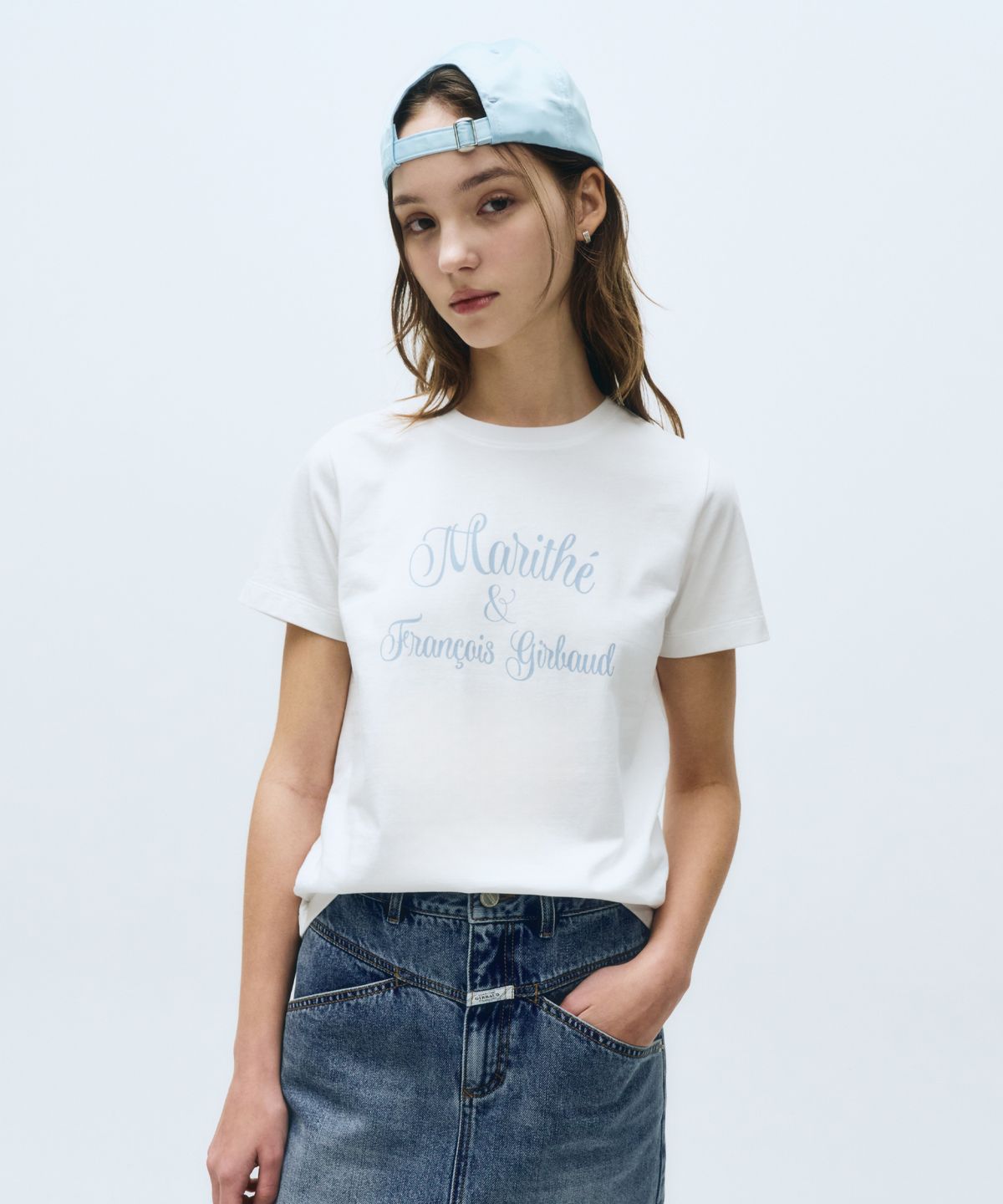 마리떼 프랑소와 저버(MARITHÉ + FRANҪOIS GIRBAUD) W CURSIVE LOGO TEE white