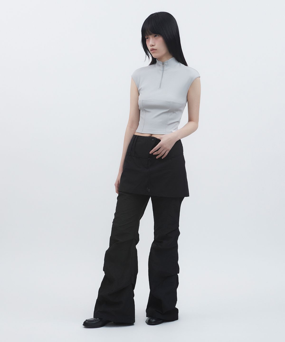 뚜오미오(TUOMIO) TUCKED BOOTSCUT PANTS [BLACK]