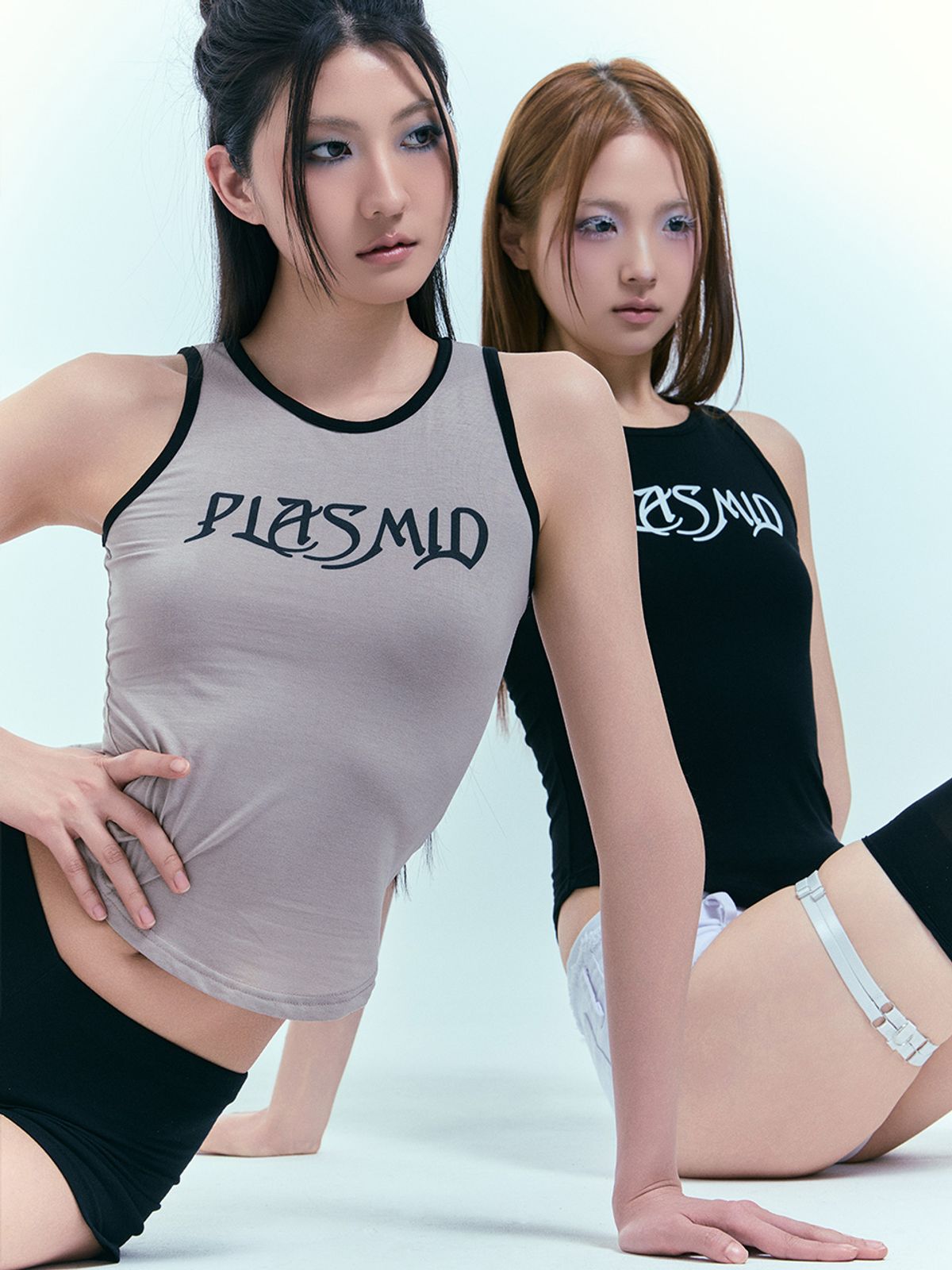 플라스미드(PLAS+MID) 라인 로고 베이직 탱크 (베이지)