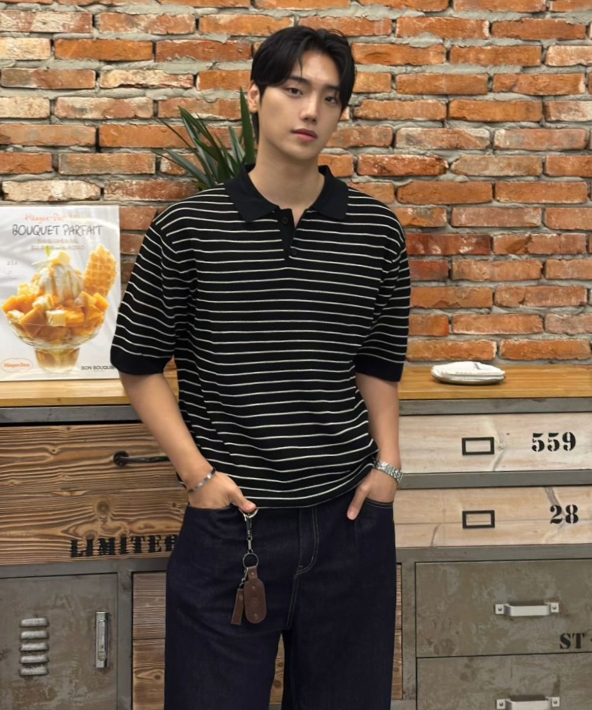 키뮤어(KIIMUIR) 스트라이프 티에리 하프 니트_블랙