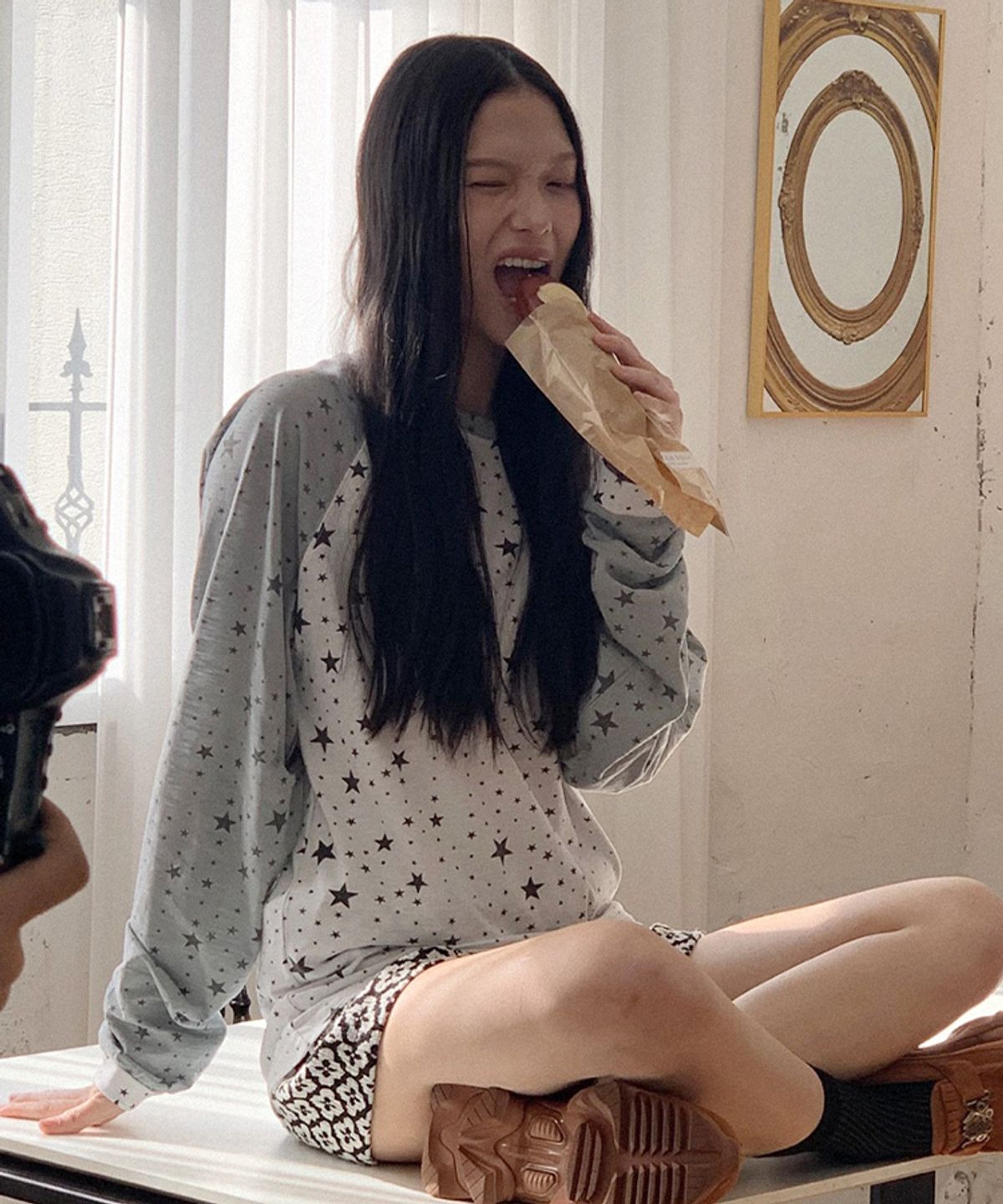 쿠키시(KOOKEESEE) 별 래글런 슬리브 티셔츠_화이트/스카이블루
