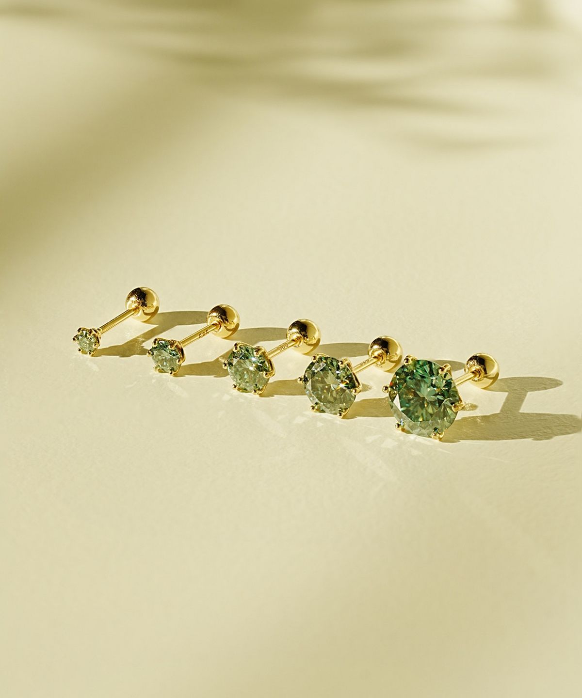 미니멀피어싱(MINIMALPIERCING) 14K 모이사나이트 다이아 그린 노블 피어싱 귀걸이