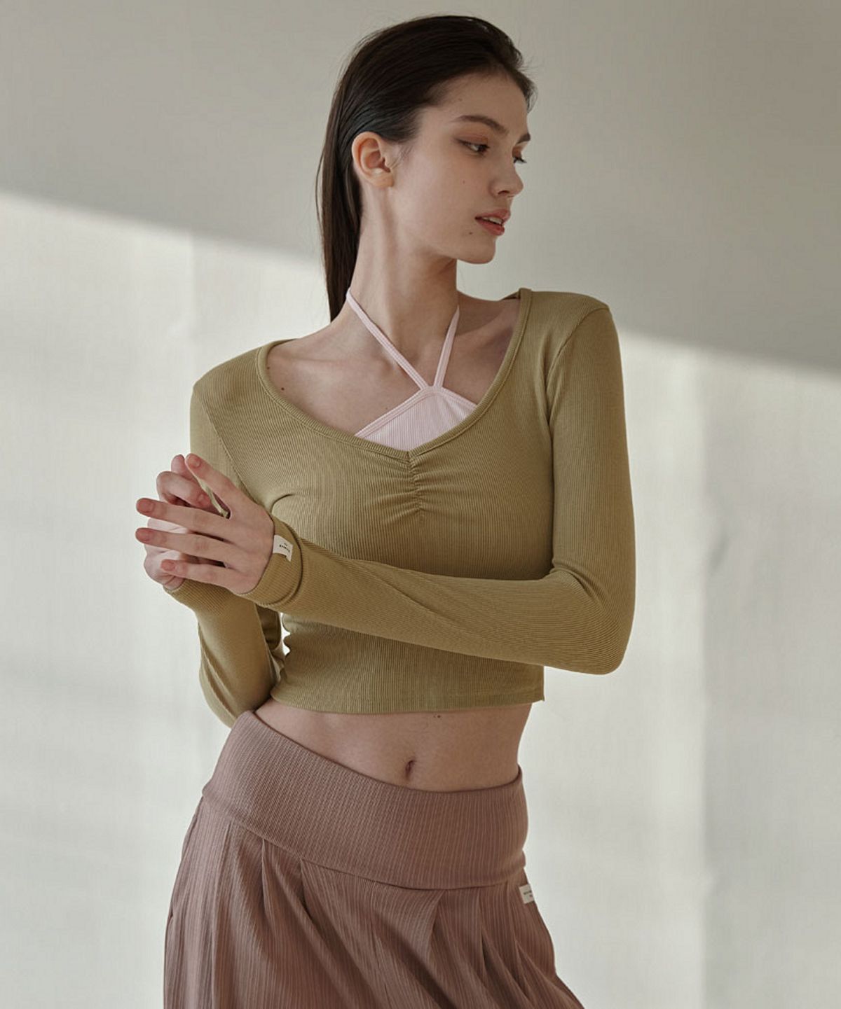 데비웨어(DEVIWEAR) 여성 요가복 DEVI-T0126-올리브 필라테스 줄리 셔링 롱슬리브