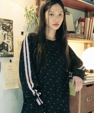 와플 래클런 슬리브 티셔츠_플라워_블랙