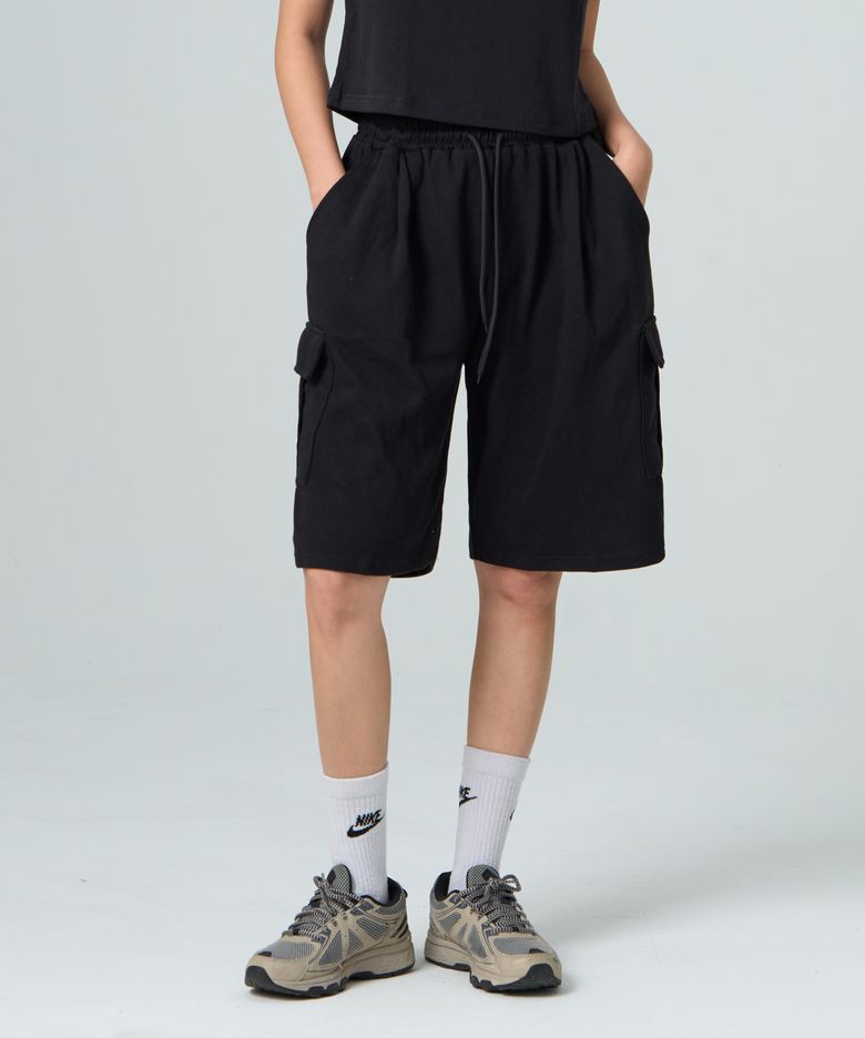 [UNISEX]버뮤다 와이드 원턱 카고 스웨트 쇼츠 [블랙]