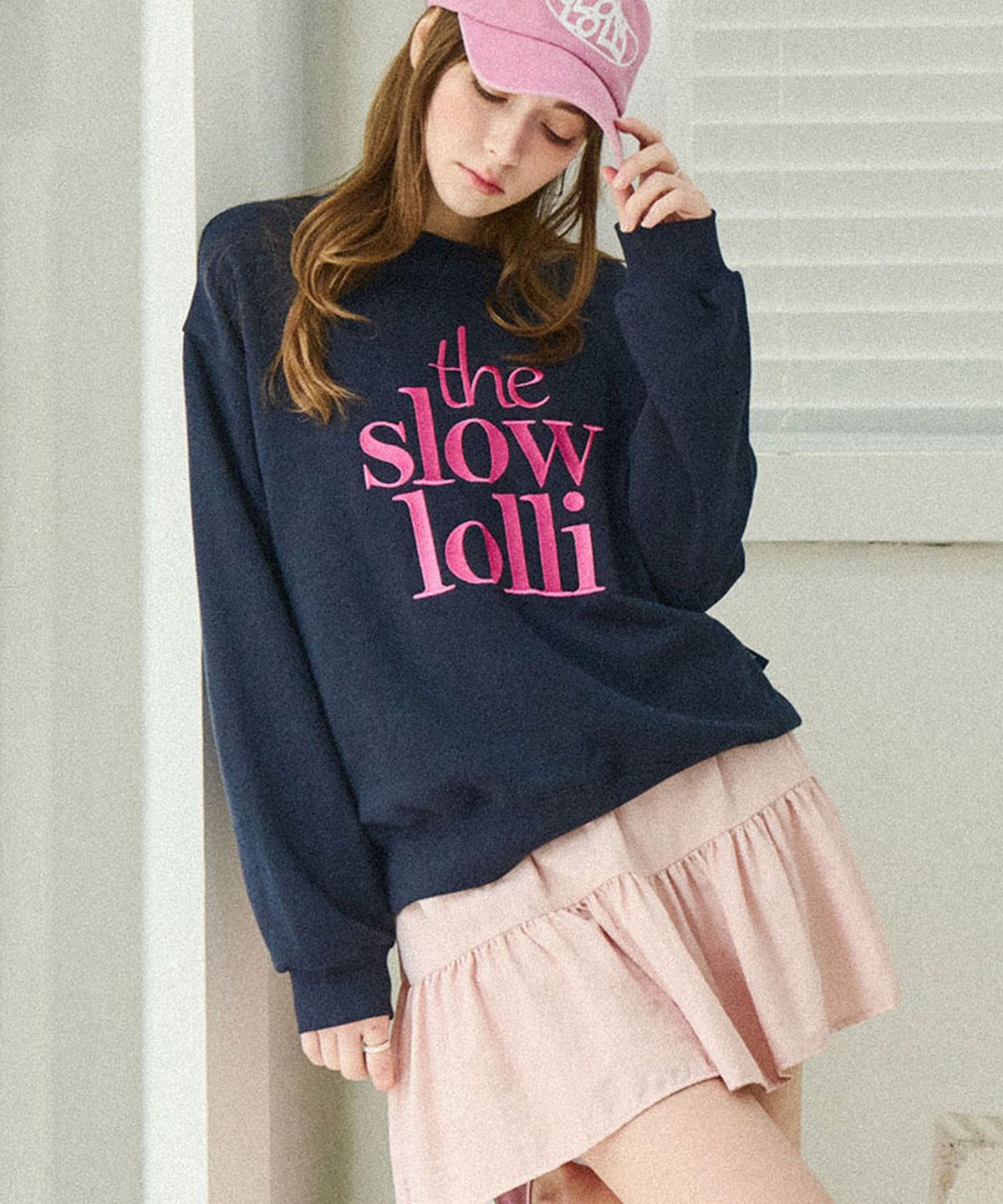 슬로우롤리(SLOWLOLLI) Embroidered lettering sweatshirt_2 Colors