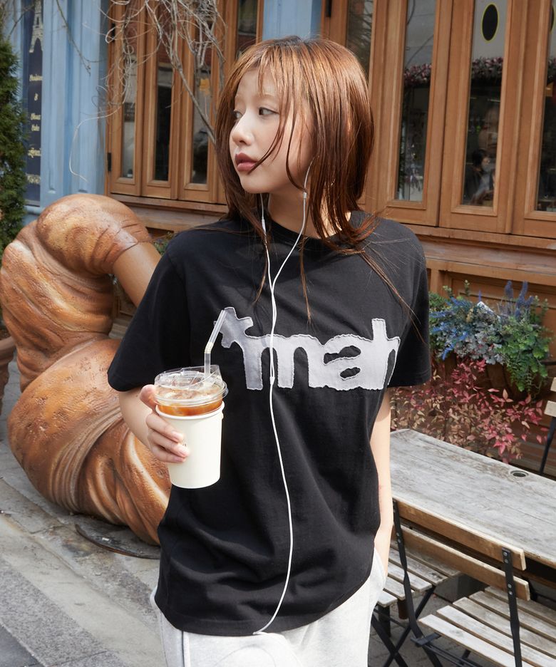 mah CUT OFF APPLIQUE TEE BLACK(MG2FMMT523A)