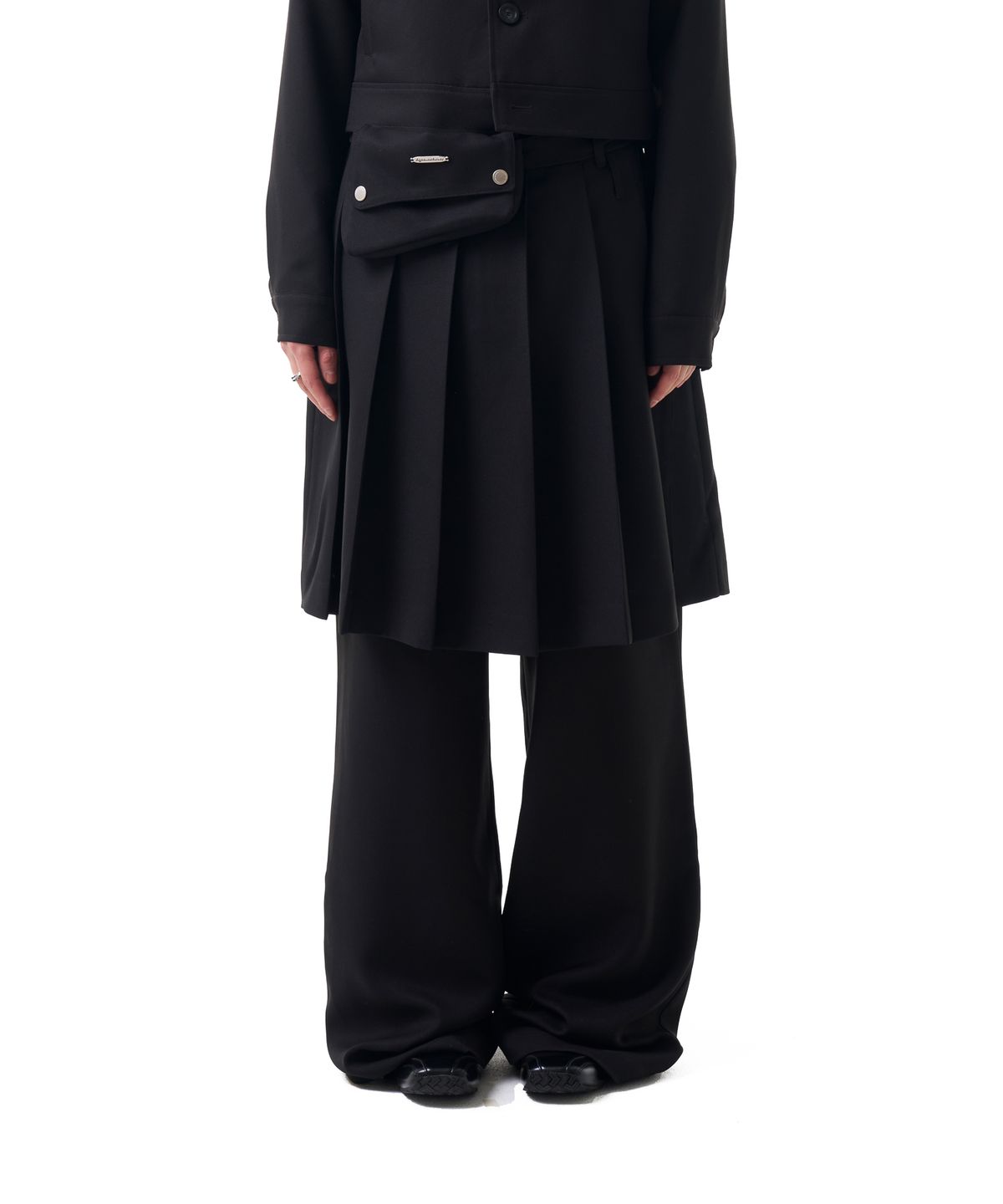 이우가마카라스(IUGAMAKARAS) Belted Bag Pleats Midi Skirt (Black)
