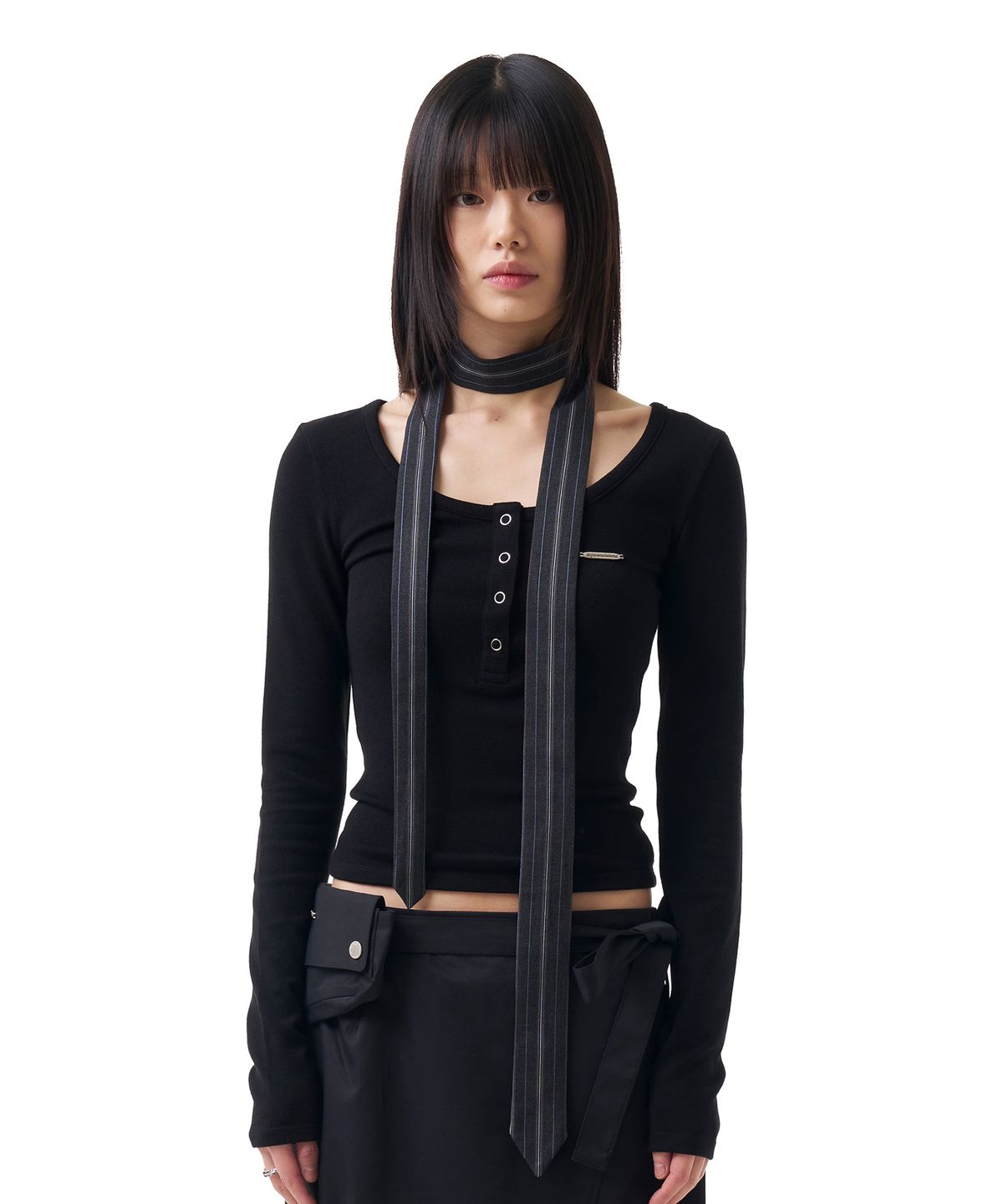 이우가마카라스(IUGAMAKARAS) Button Fitted Top (Black)