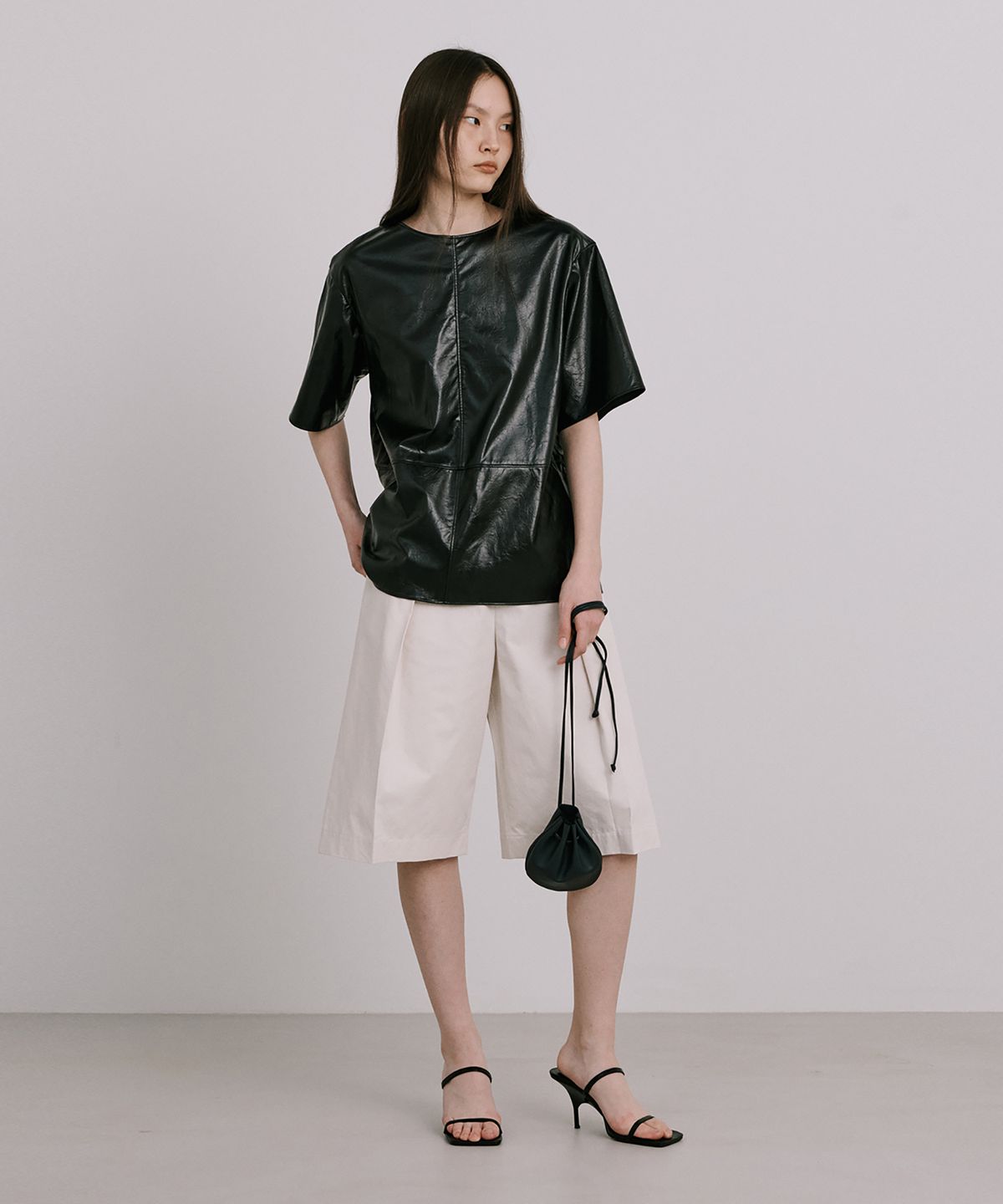 분더캄머(WNDERKAMMER) Fake Leather Top_Black(페이크레더탑_블랙)