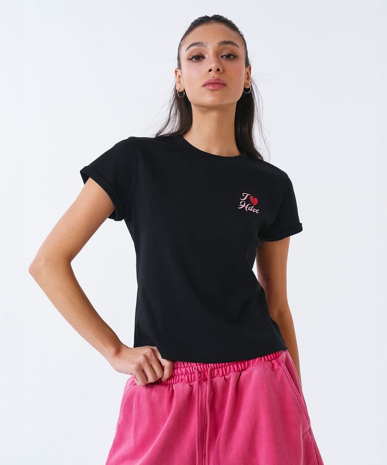 우먼스 라운드 하트 슬림핏 숏 슬리브 (Black)