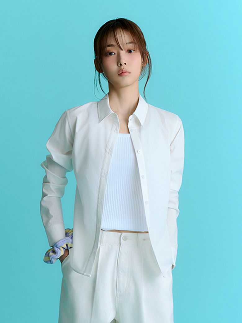 [전소니 배우 착용] 스트레치 스탠다드 핏 셔츠 (Off White)