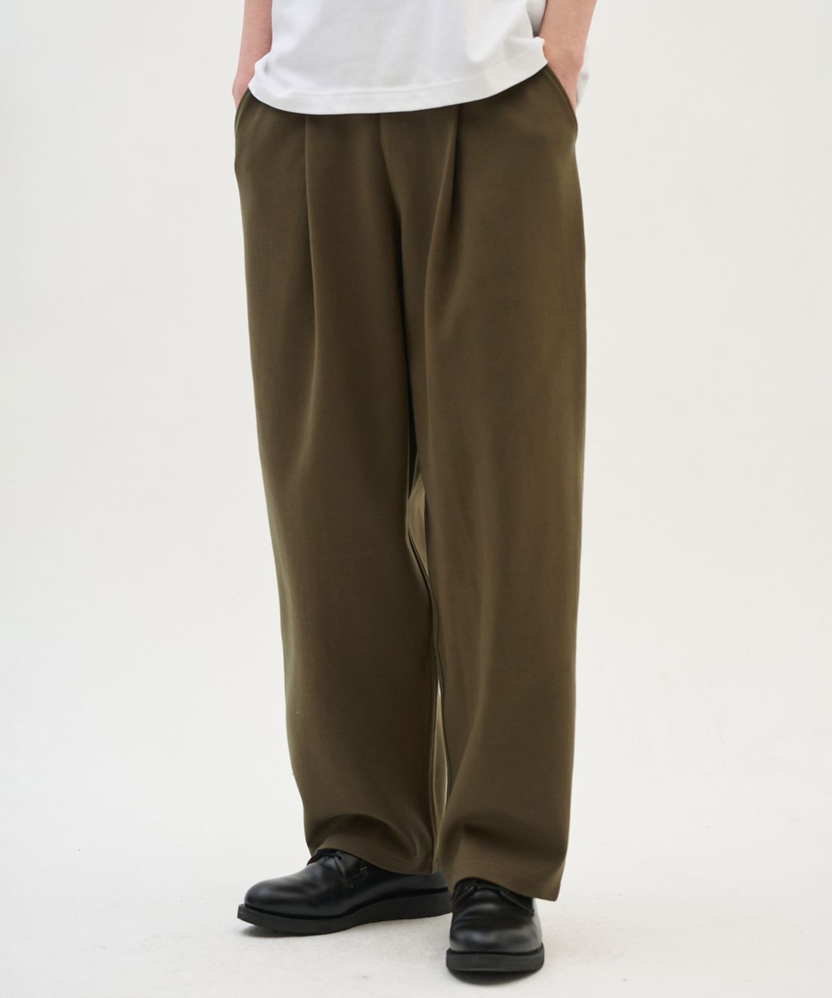 제로(XERO) Deep One Tuck Sweat Pants [Khaki Green]