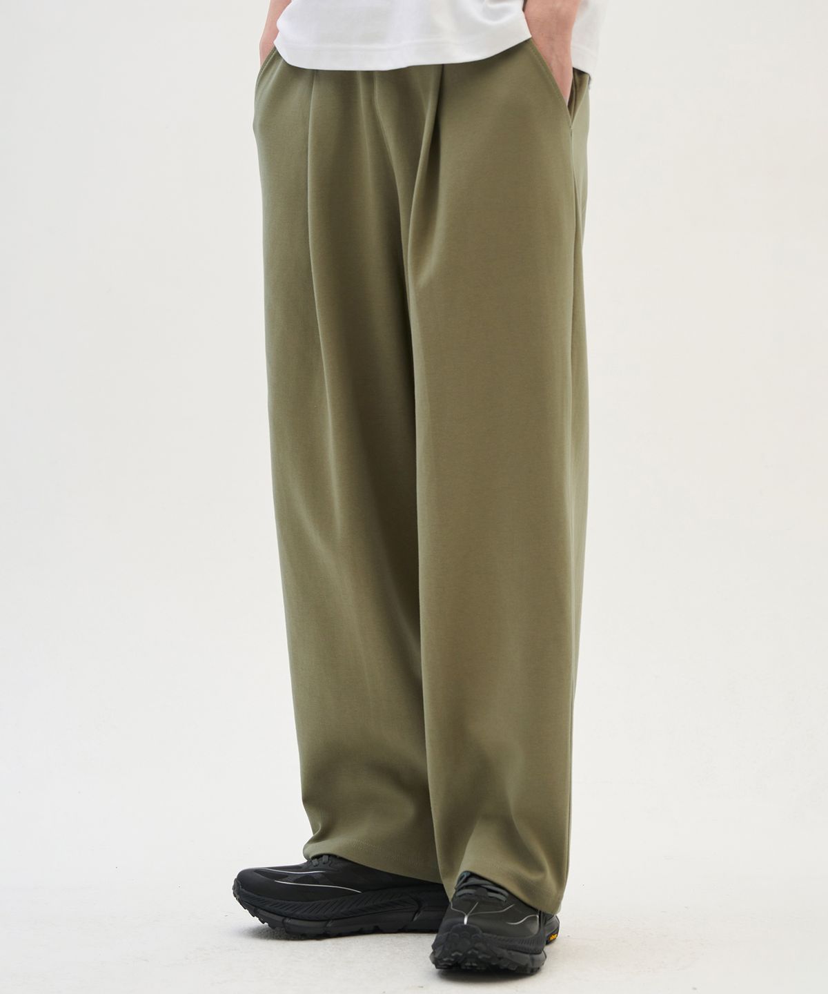 제로(XERO) Deep One Tuck Sweat Pants [Olive]
