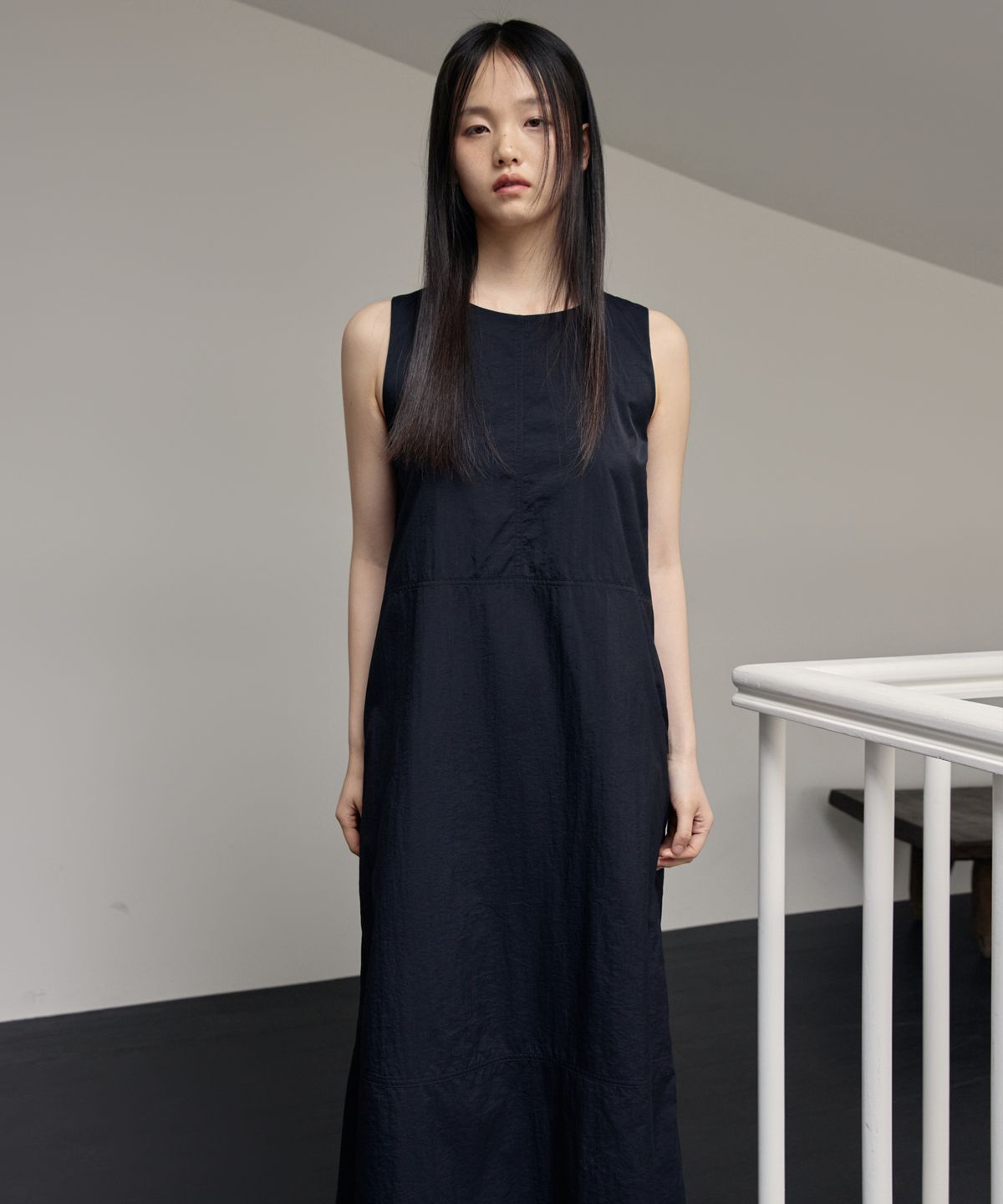 38컴온커먼(38COMEONCOMMON) Relaxed Sleeveless Dress (Black)