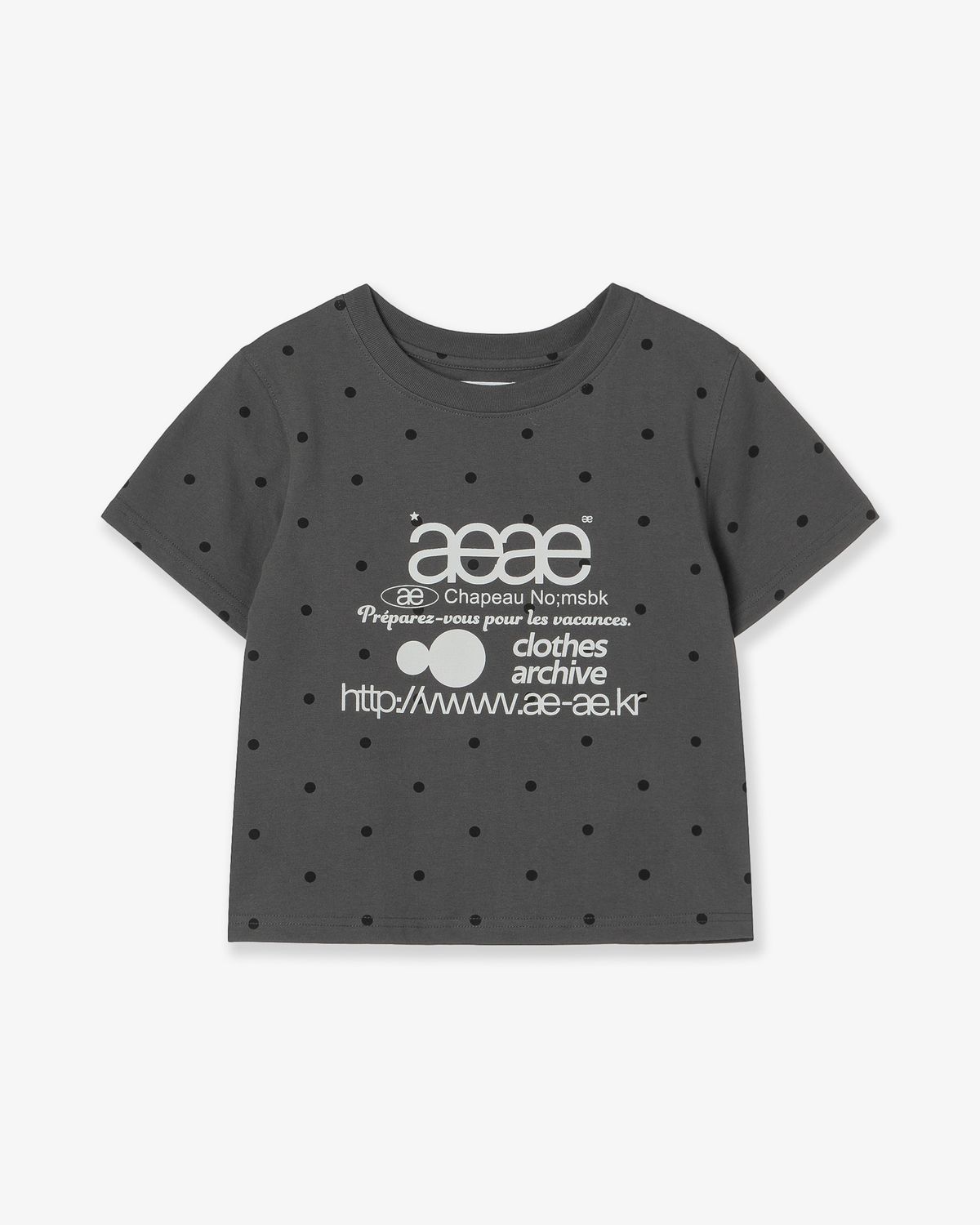 에이이에이이(AEAE) WEB LOGO DOT CROP T-SHIRTS [CHARCOAL]