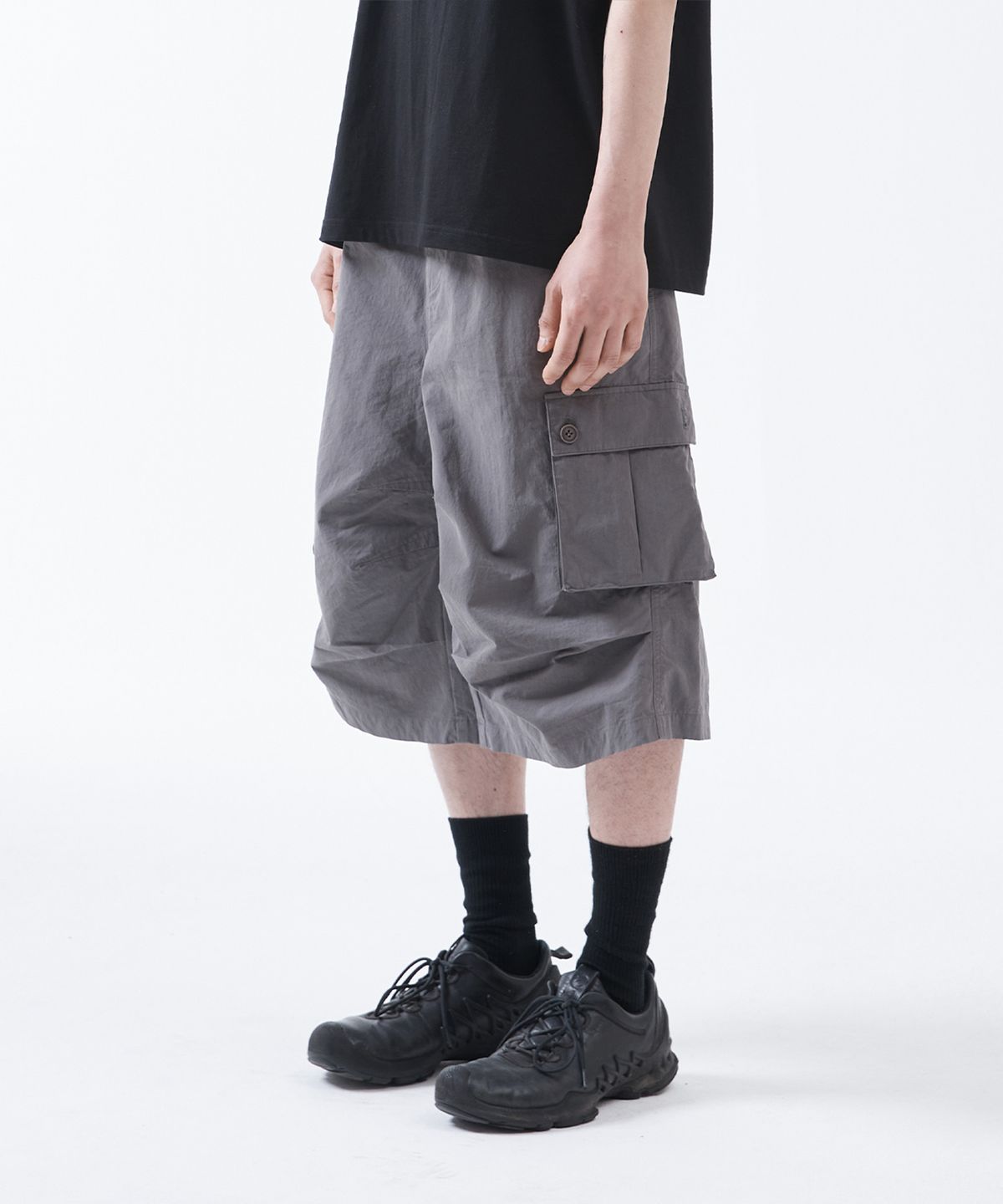 더콜디스트모먼트(THE COLDEST MOMENT) TCM easy cargo half pants (charcoal)