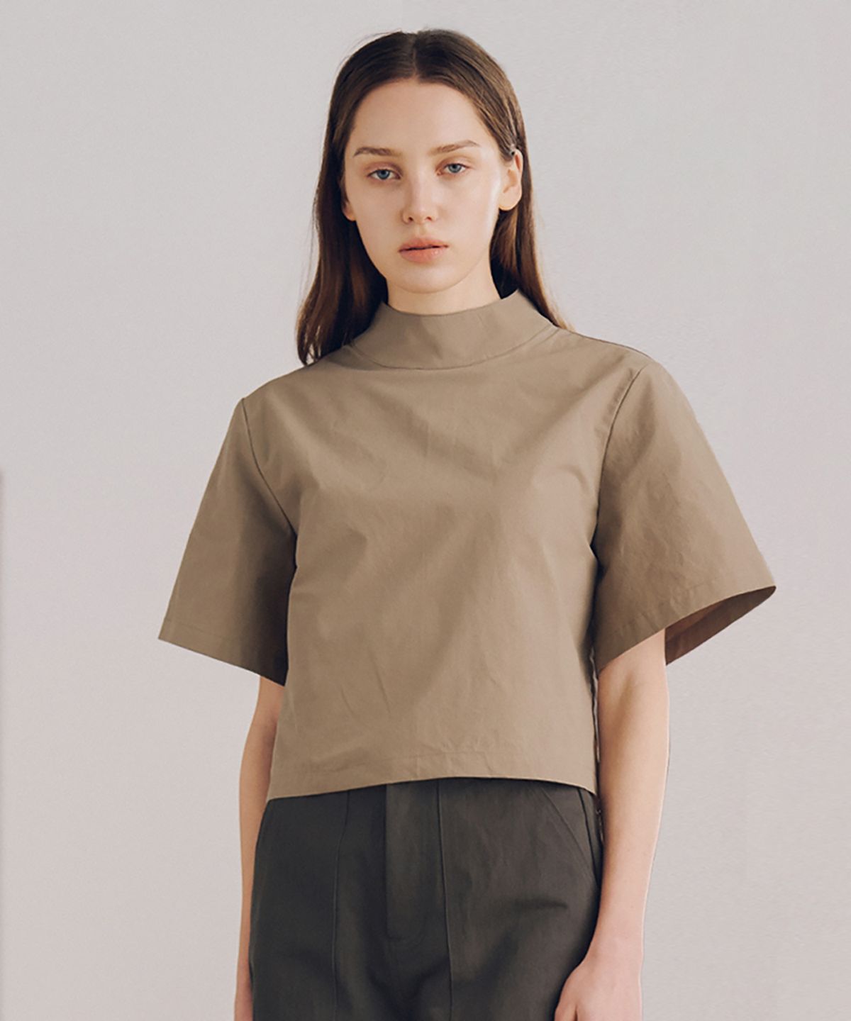 더 새터데이 이브닝 포스트(THE SATURDAY EVENING POST) High Neck Crop Shirts_Khaki
