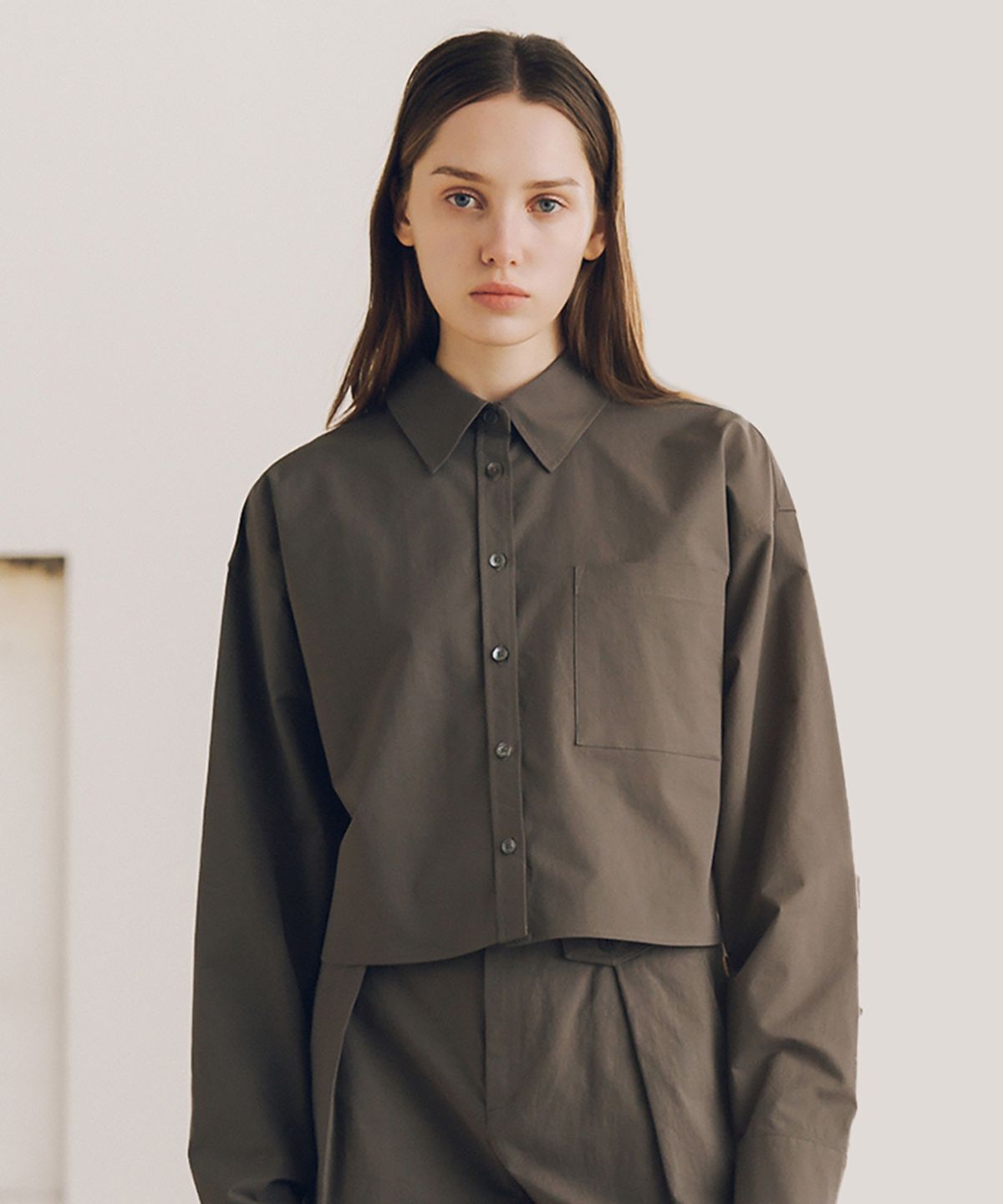 더 새터데이 이브닝 포스트(THE SATURDAY EVENING POST) Basic Crop Shirts_Khaki