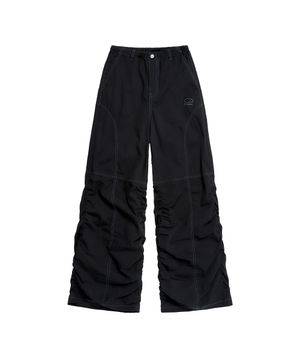 사선 절개 스티치 셔링 팬츠 - BLACK