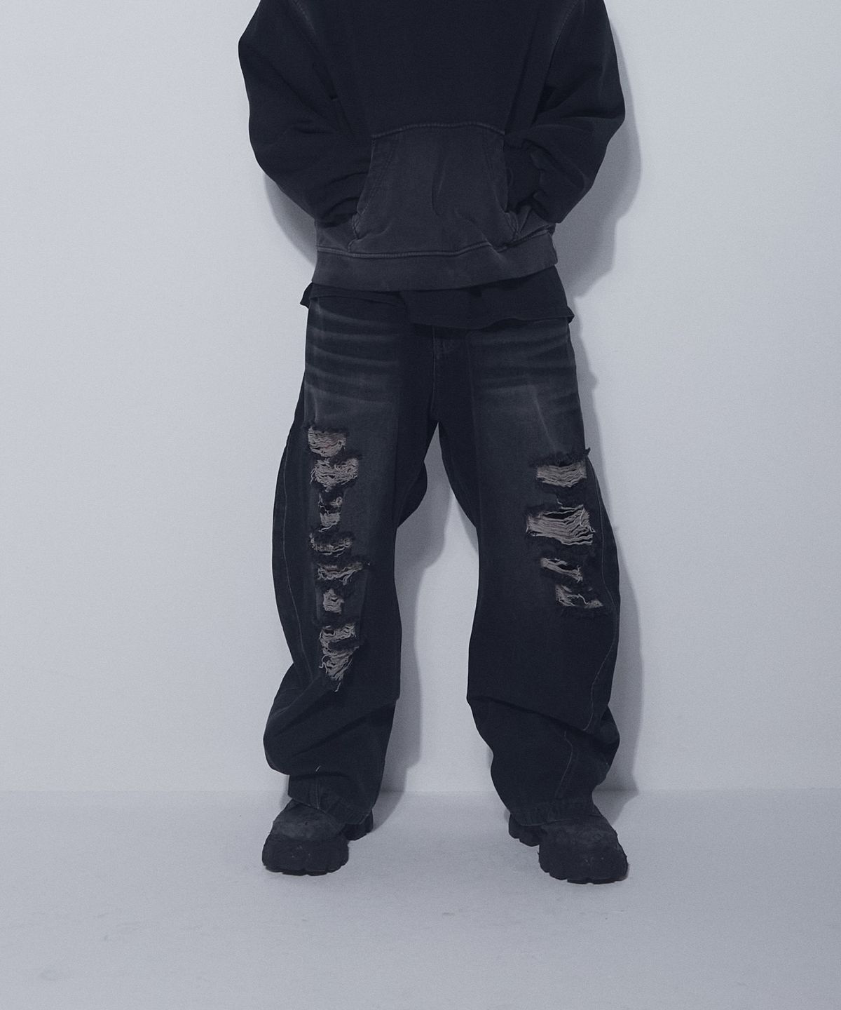 비엘알(BLR) Adjustable Waist Destroyed Denim Pants Dark Blue
