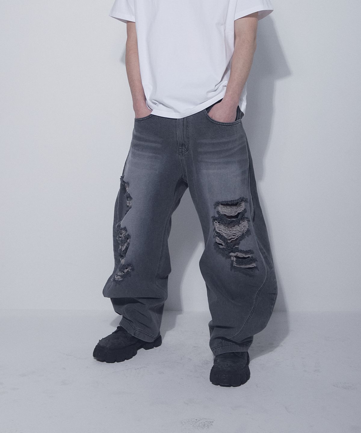 비엘알(BLR) Adjustable Waist Destroyed Denim Pants Light Blue