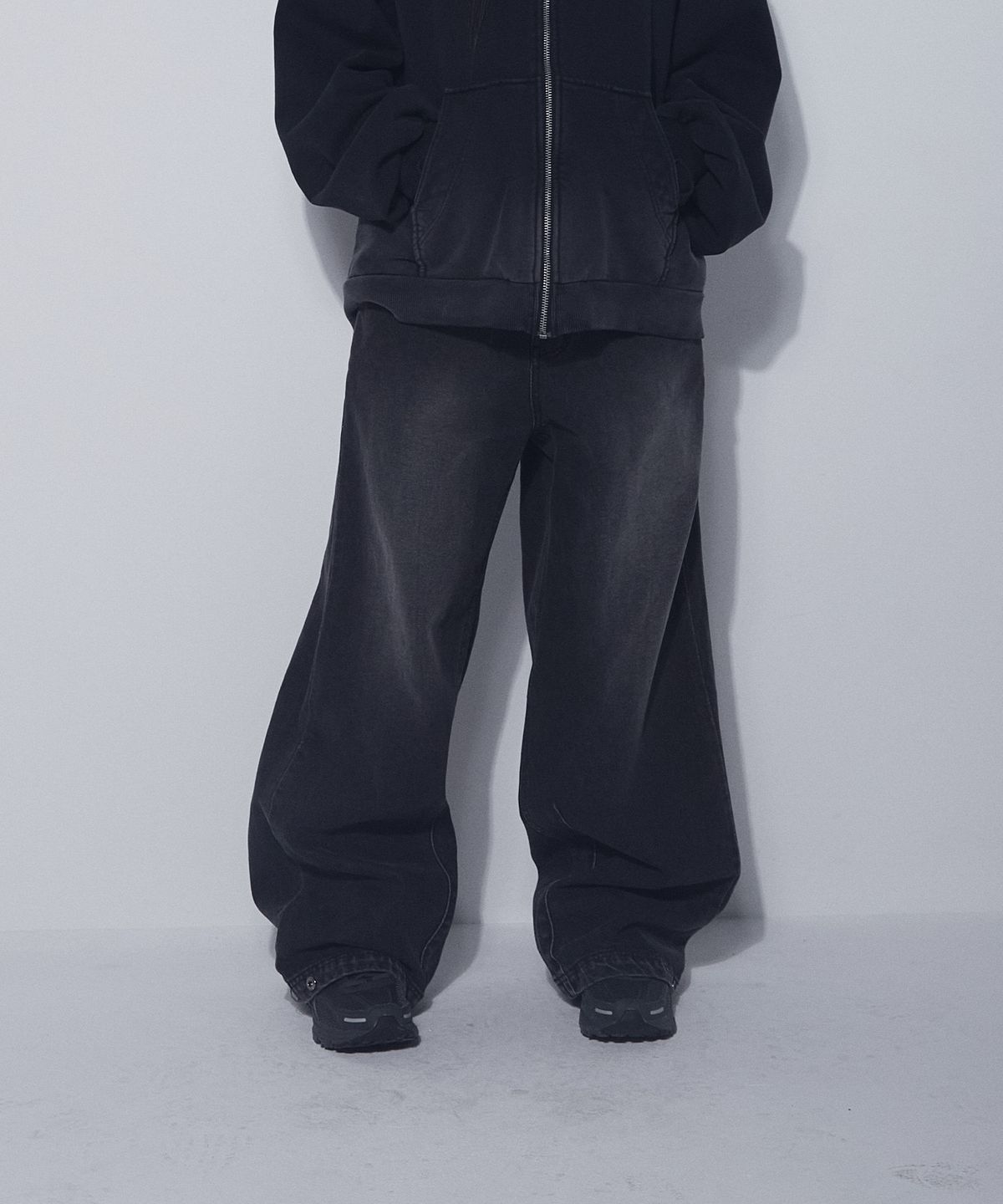 비엘알(BLR) Pointiness Embroidery Wide Denim Pants