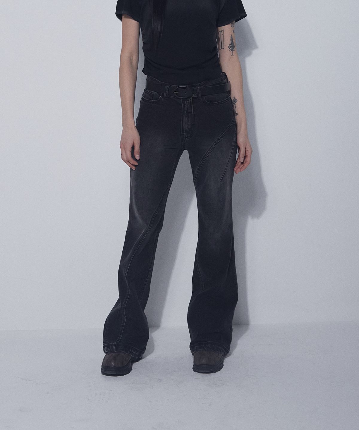 비엘알(BLR) Asymmetric Semi-Bootcut Denim Pants