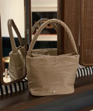 디어 심볼 글로시 백_ 베이지