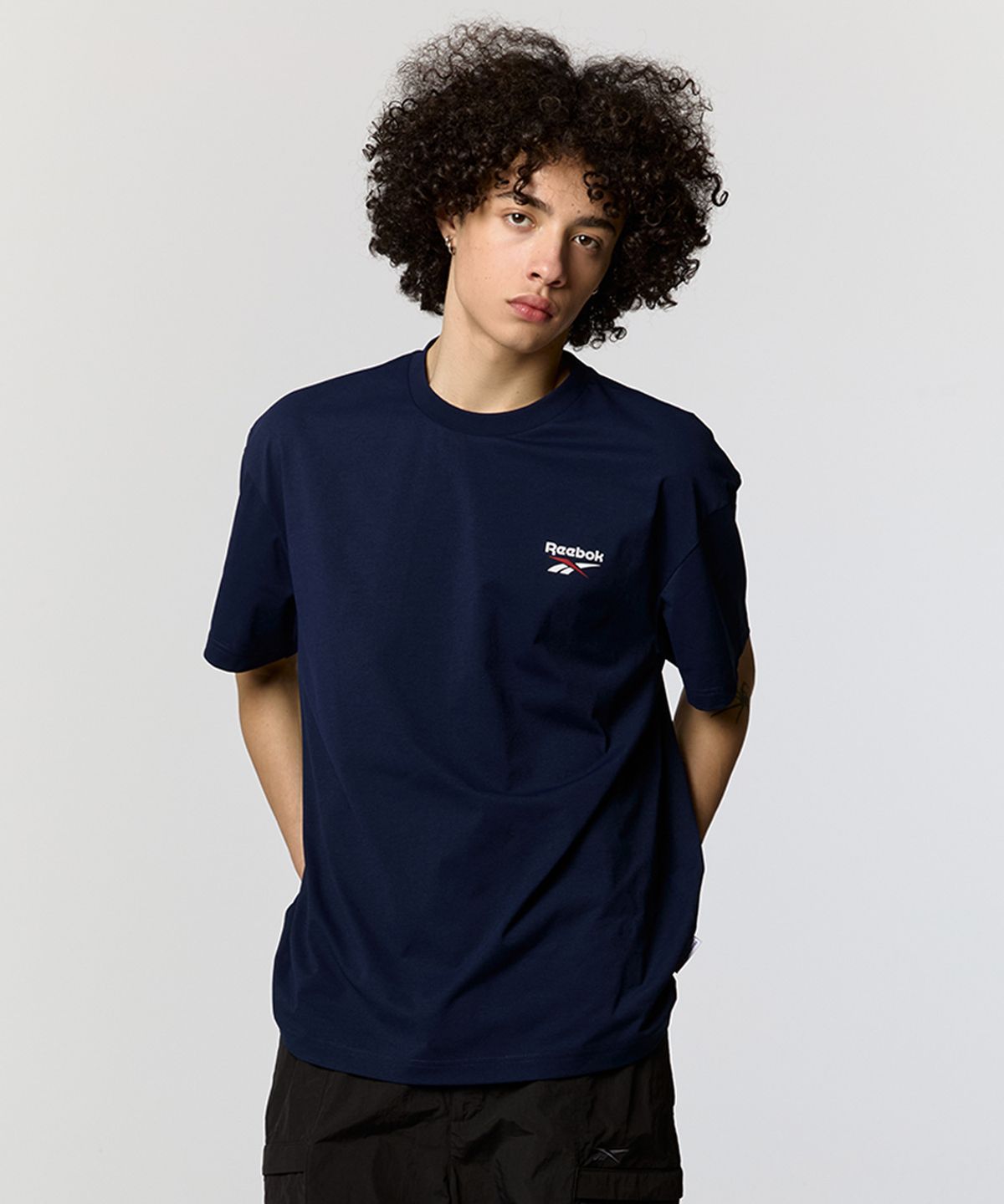 리복(REEBOK) 에센셜 프레쉬 티셔츠 - 네이비