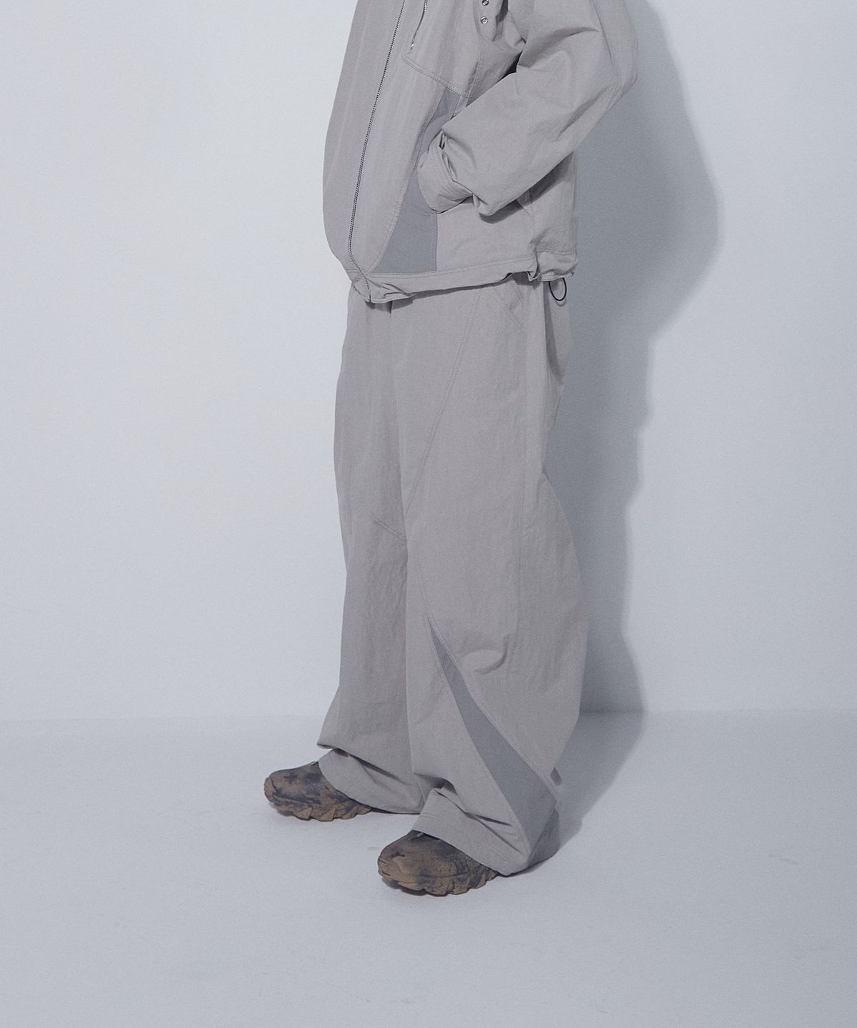 비엘알(BLR) Arc Panel Nylon Pants Beige