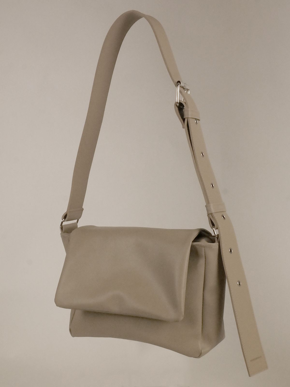 밋맷밋(MEETMETMEET) punch rectangle S camel