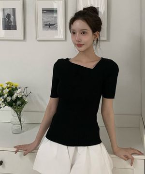 [W][COUTURE]언발란스 넥 슬림핏 니트 - 2color