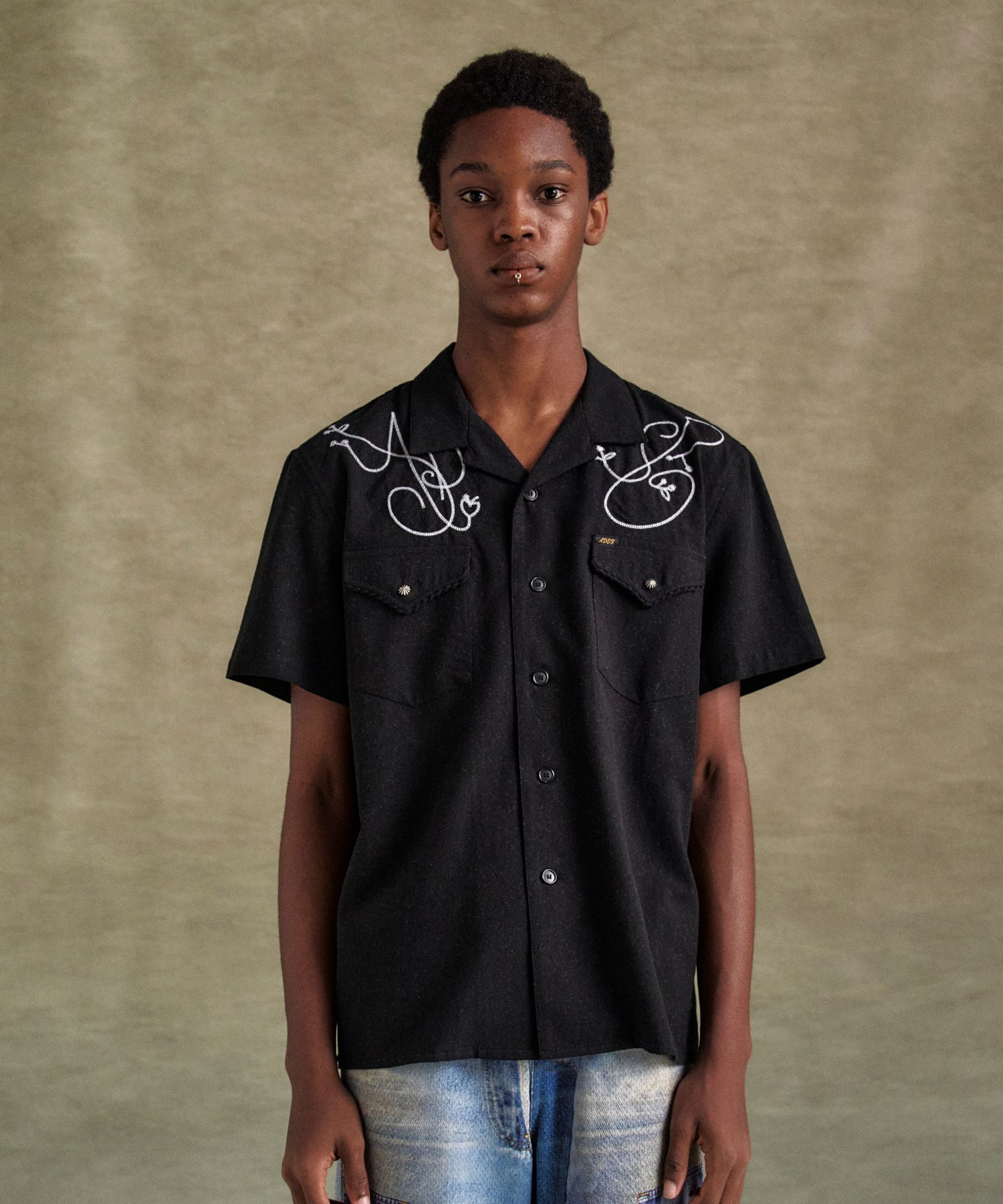 Andersson Bell ブラック 'ADSB' Chain Embroidery シャツ Andersson Bell Black Adsb Chain Embroidery Shirt in Black | FWRD