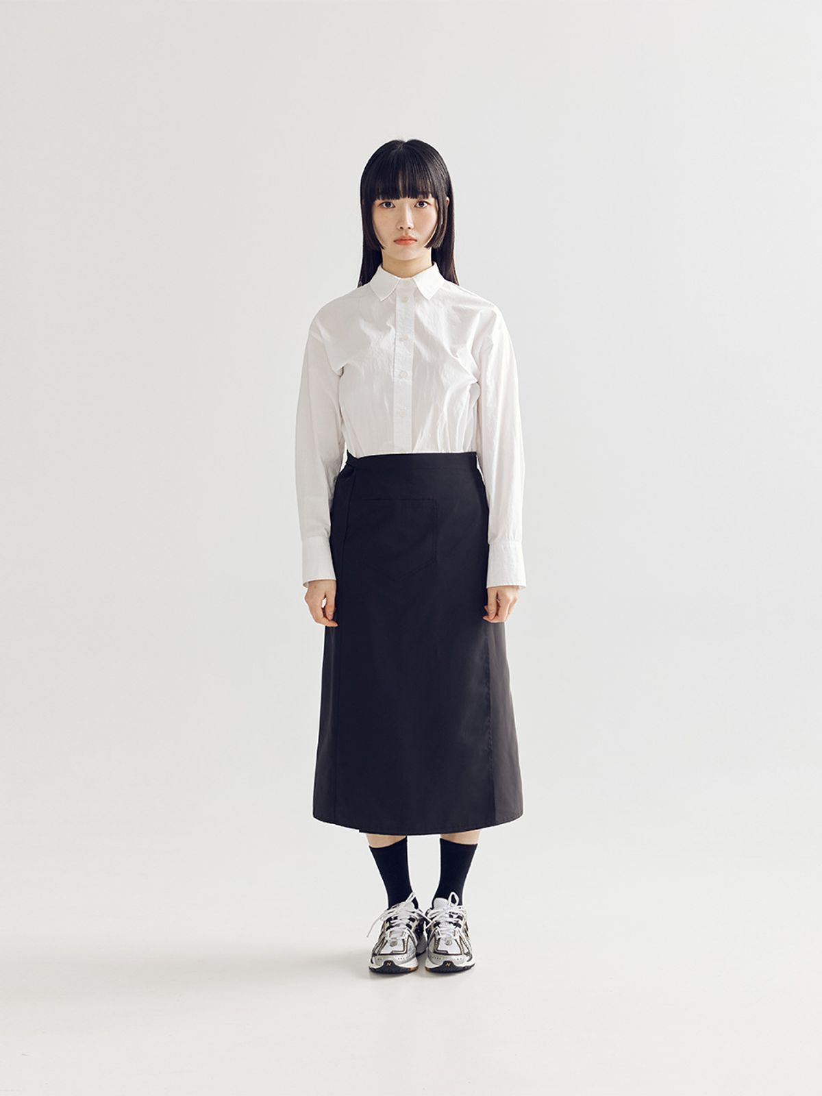 봄날 부티크(BOMNAL BOUTIQUE) 투톤 랩 스커트  블랙/차콜