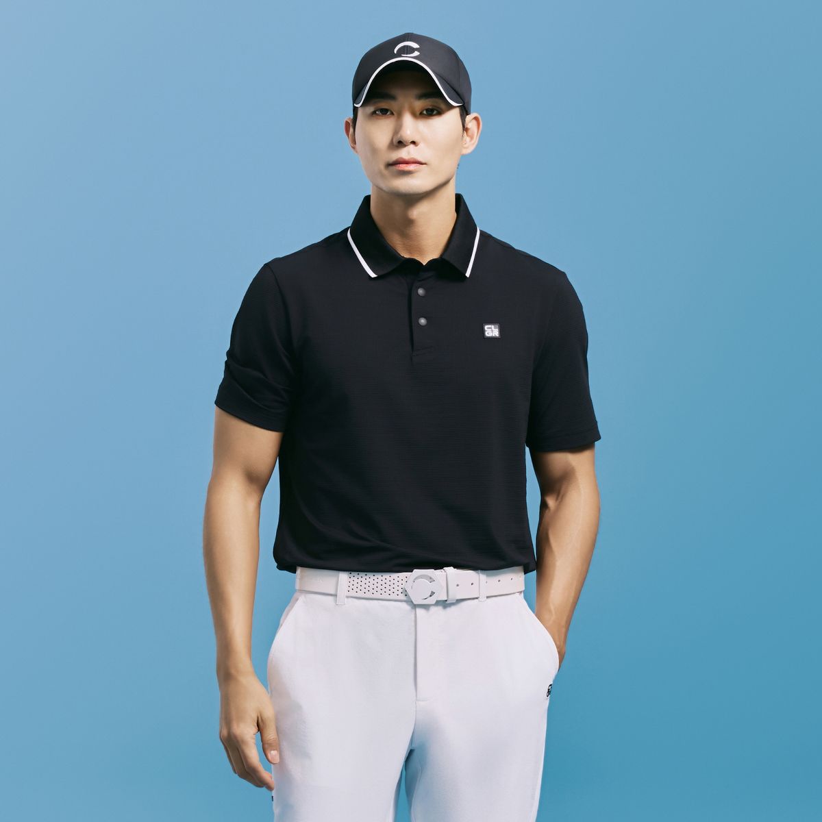 챌린저(CHALLENGER) 남성 에센셜 스트레치 나일론 버튼다운 카라 반팔티 블랙