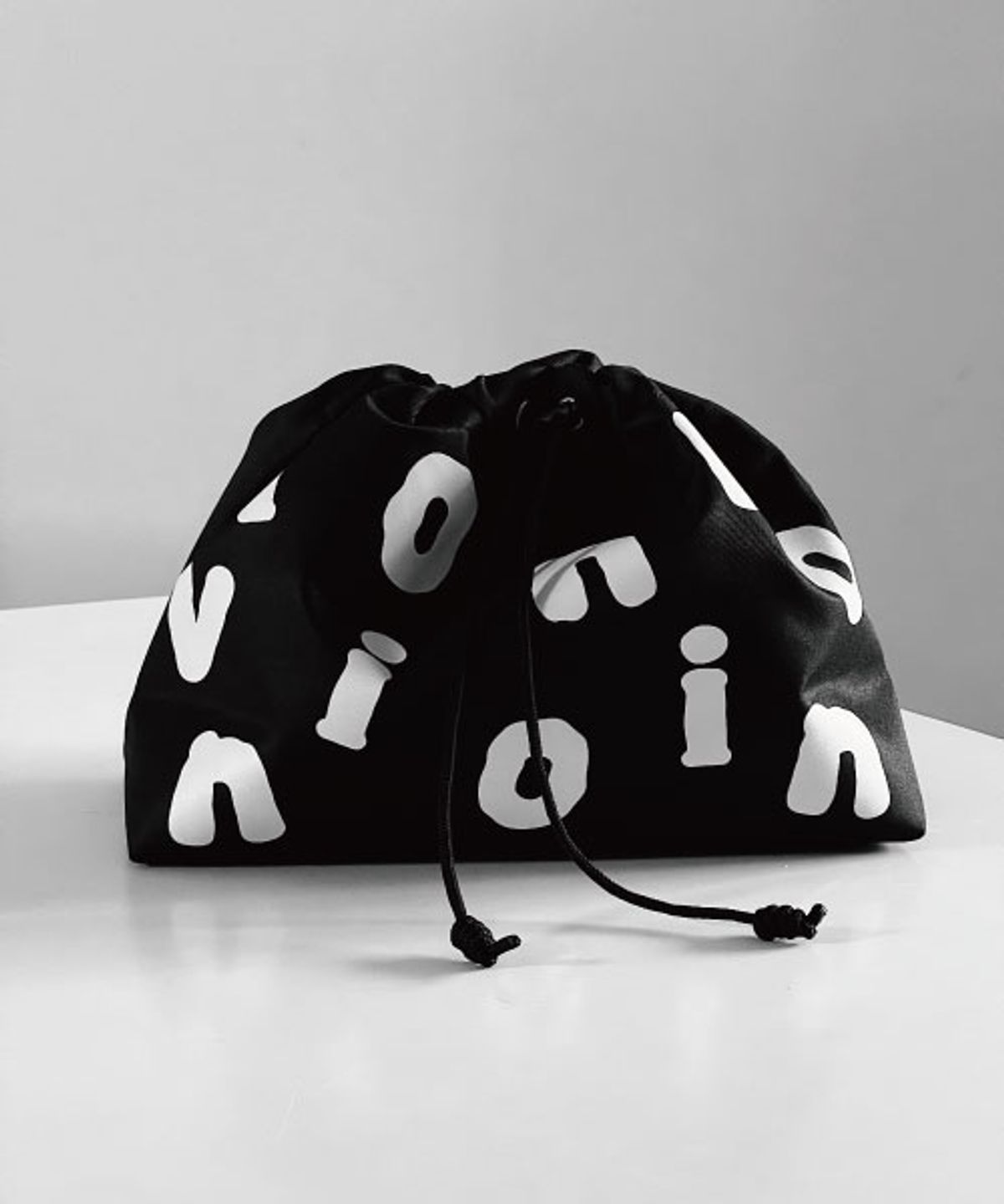 노비오(NOVIO) 오브 파우치