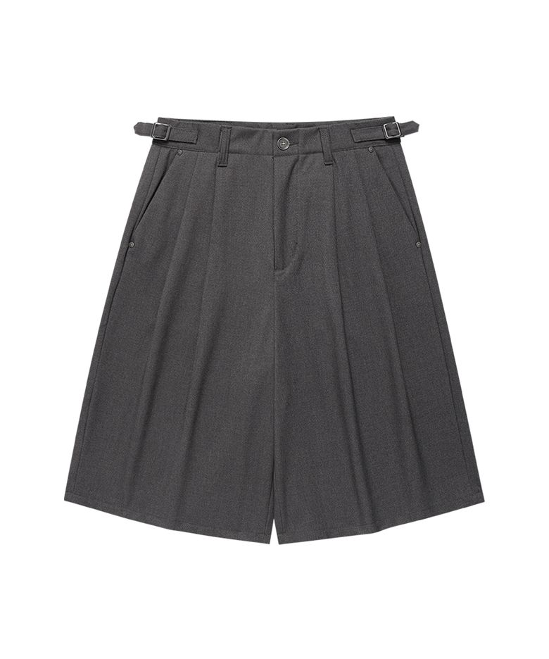 Buckle detail two tuck bermuda slacks charcoal