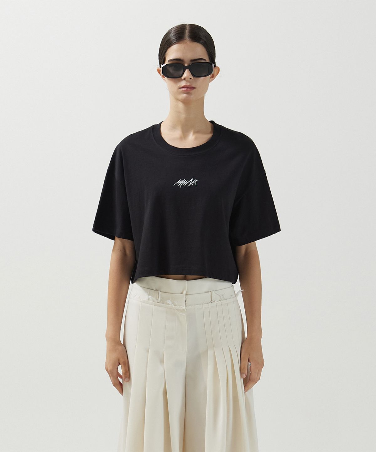 므아므(MMAM) Logo wide crop T-shirt