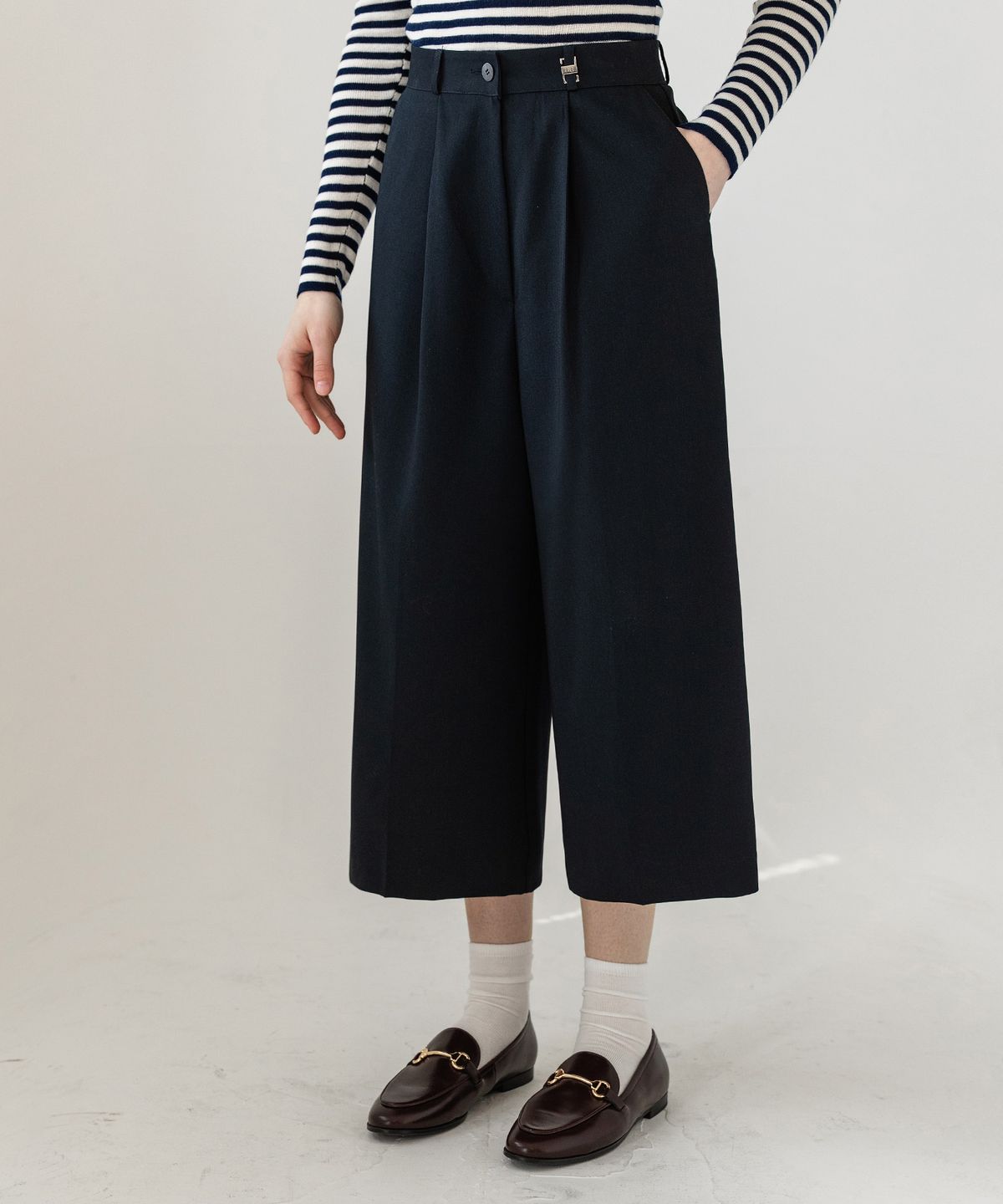 논앤논(NON AND NON) CURROT PINTUCK BERMUDA PANTS NNPT0001