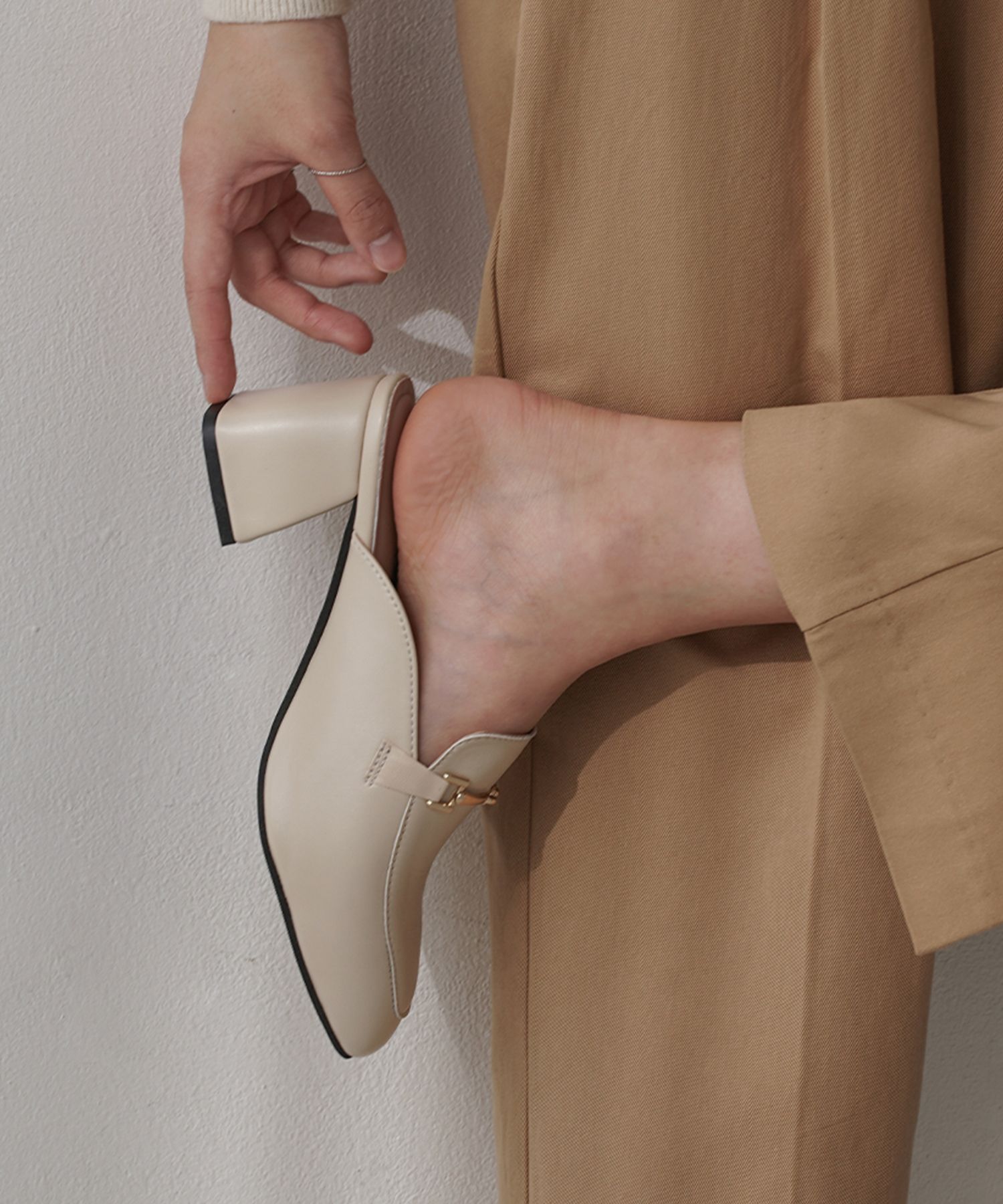 Sabot with bow Black Ribbon Mule | AGL