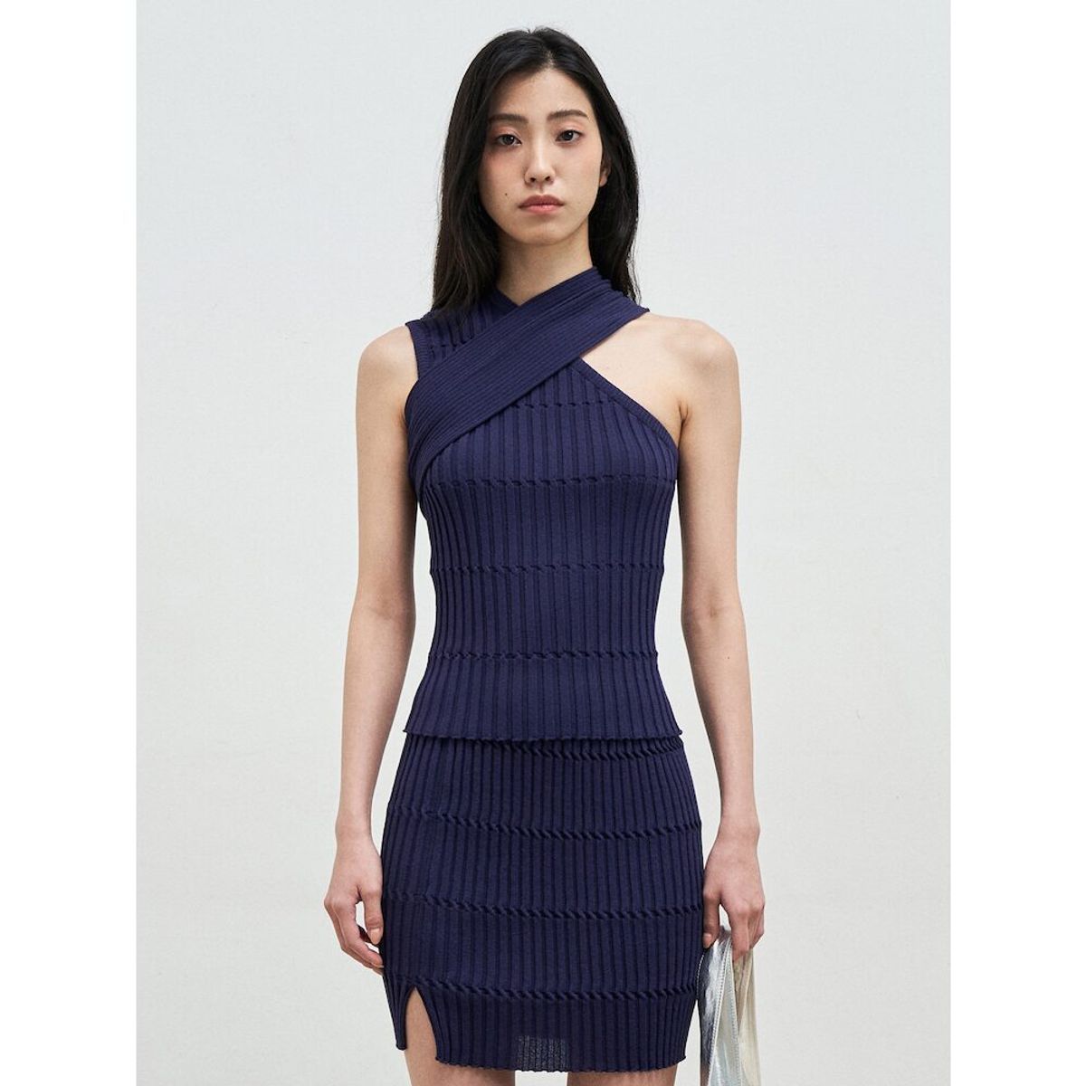 앙개(ANGGAE) Crafted Rib Crossed Top  Navy