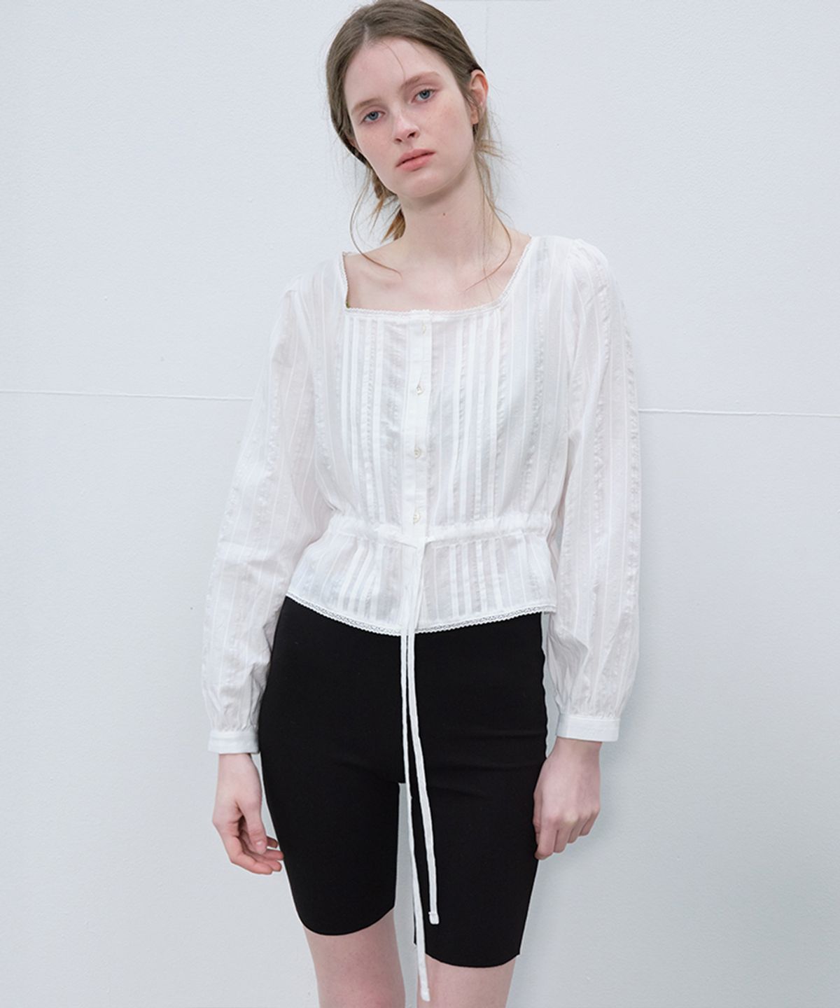 프리버07(FRIVER07) Ribbon shirring crop blouse_Ivory