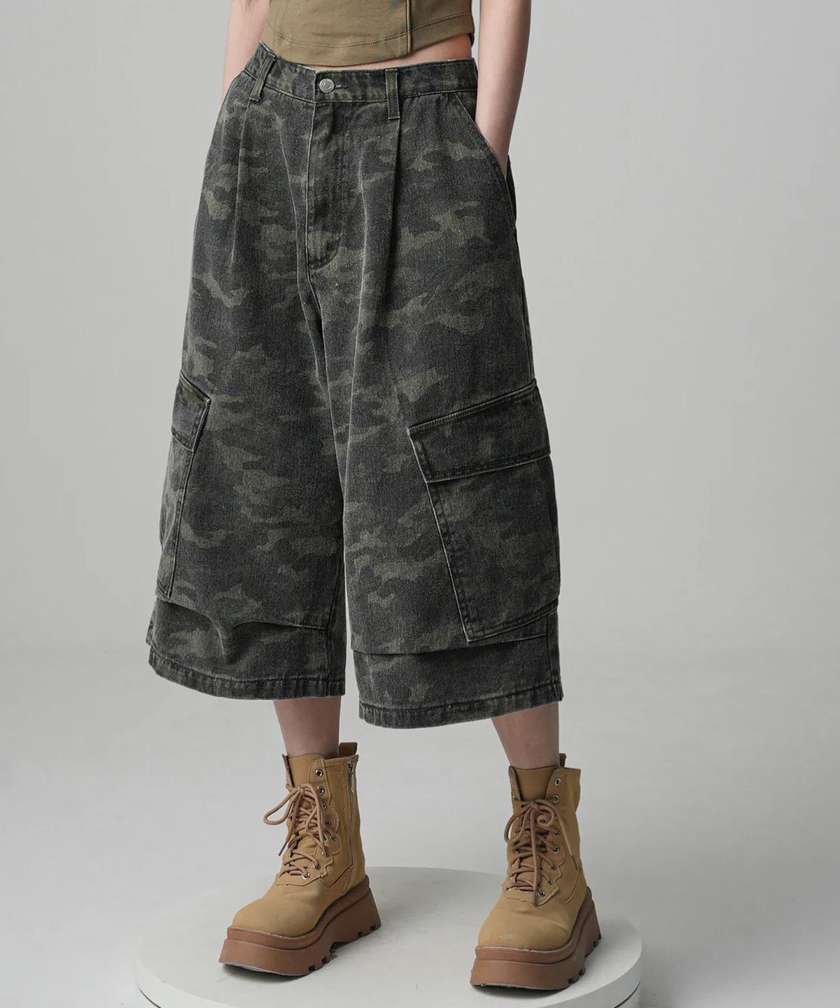 어반드레스(AVANDRESS) Side Big Denim Shorts CAMO