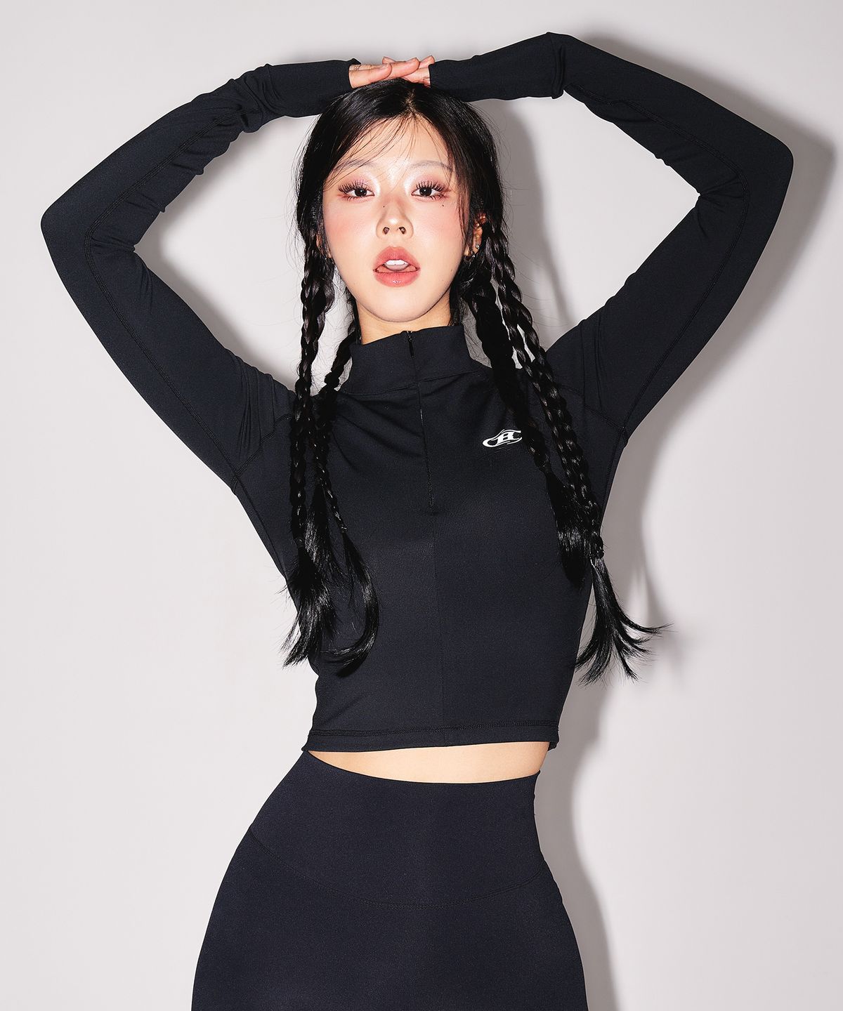 본투윈(BORN TO WIN) W SYMBOL B MESH HALF ZIP-UP JACKET [BLACK]