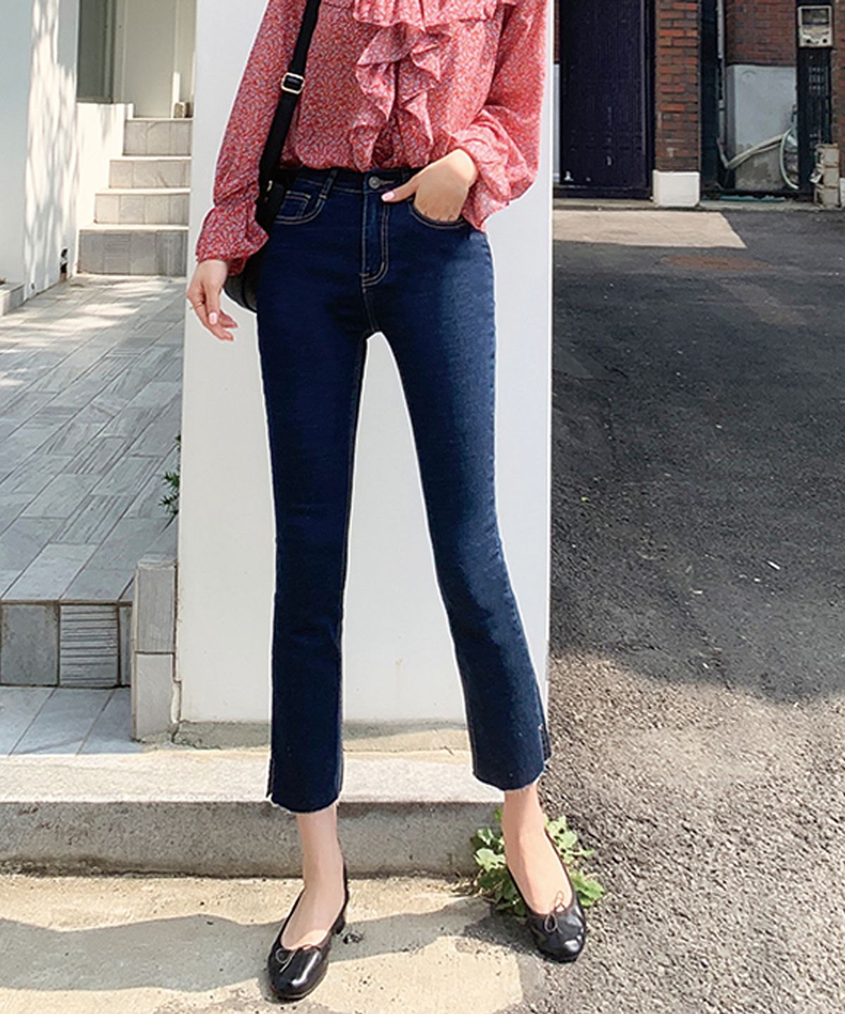 빼빼(BBAEBBAE) 쫀쫀스판 옆트임 부츠컷 데님팬츠
